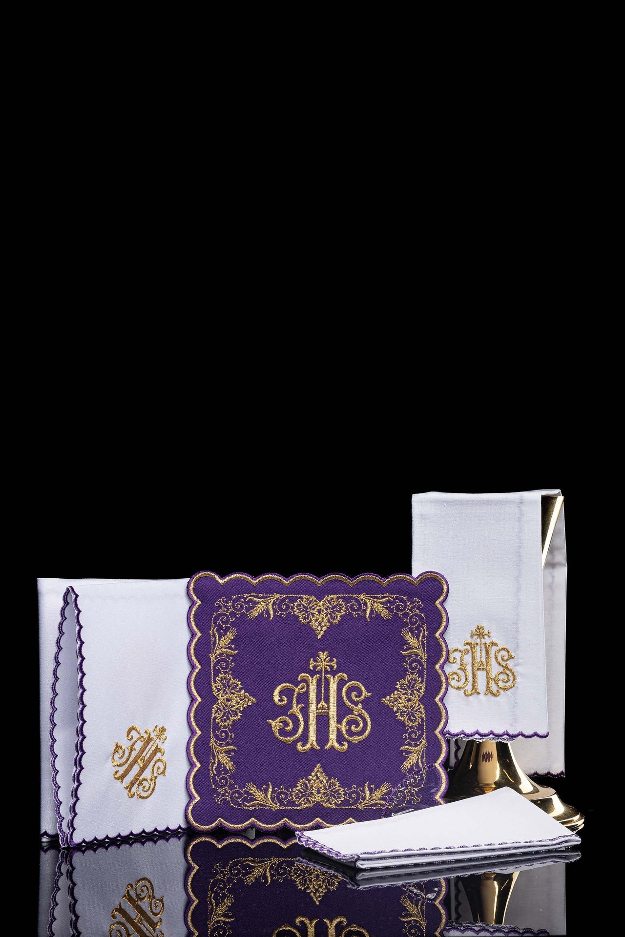 Chalice Linen Set embroidered with a purple IHS motif KDT/5025/03 FIOLET - CHASUBLES.COM