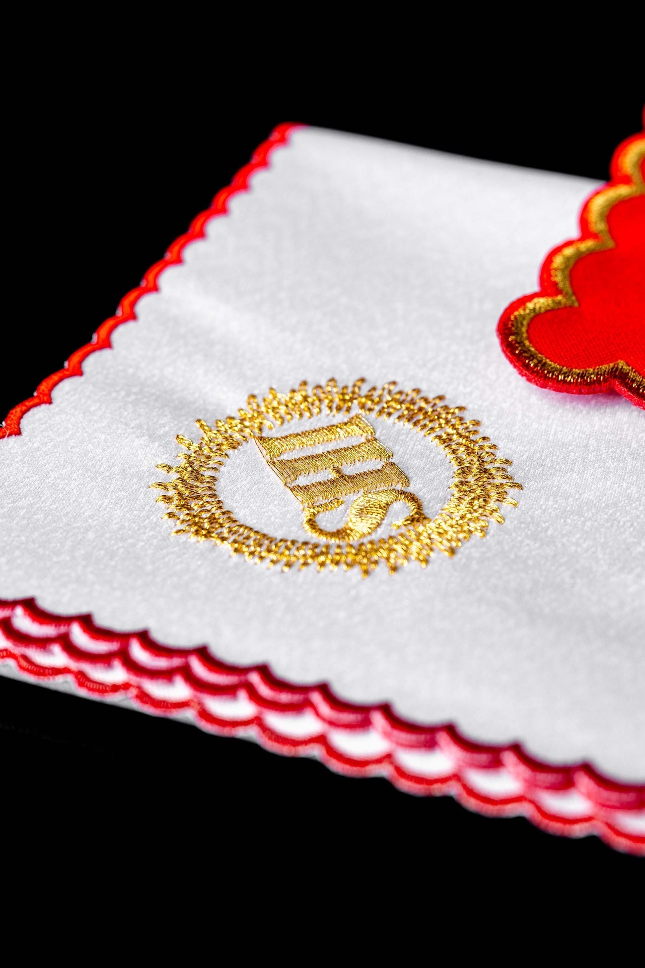Chalice Linen Set embroidered with a red IHS motif KDT/5024/02 CZERWONY - CHASUBLES.COM
