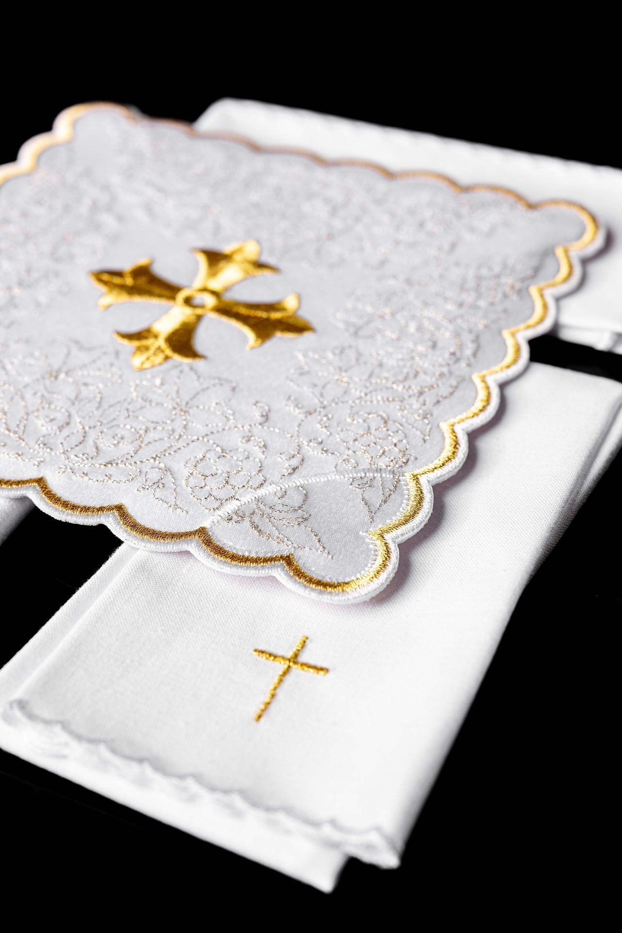 Chalice Linen Set embroidered with a white cross motif KDT/5028/04 BIAŁY - CHASUBLES.COM