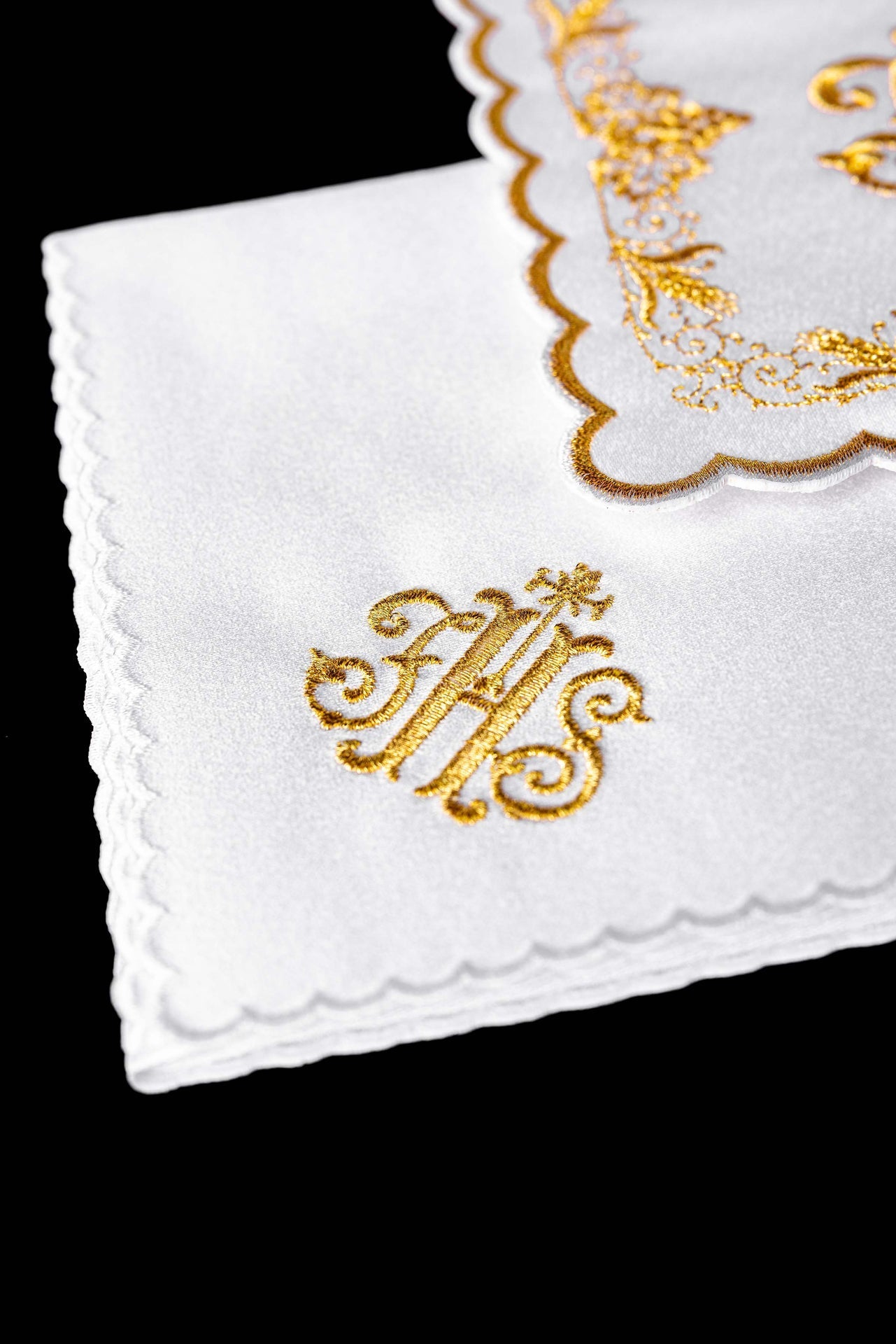 Chalice Linen Set embroidered with a white IHS motif KDT/5025/04 BIAŁY - CHASUBLES.COM