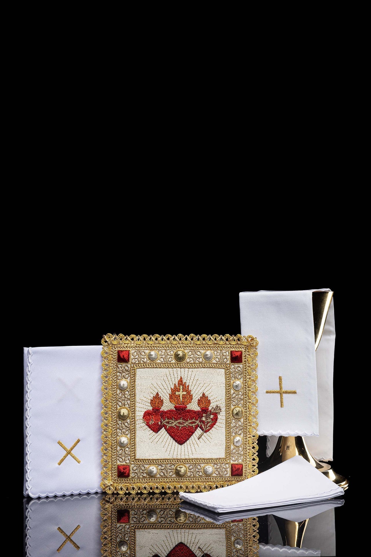 Chalice linen set with embroidery of the Three Hearts S-5577 - CHASUBLES.COM