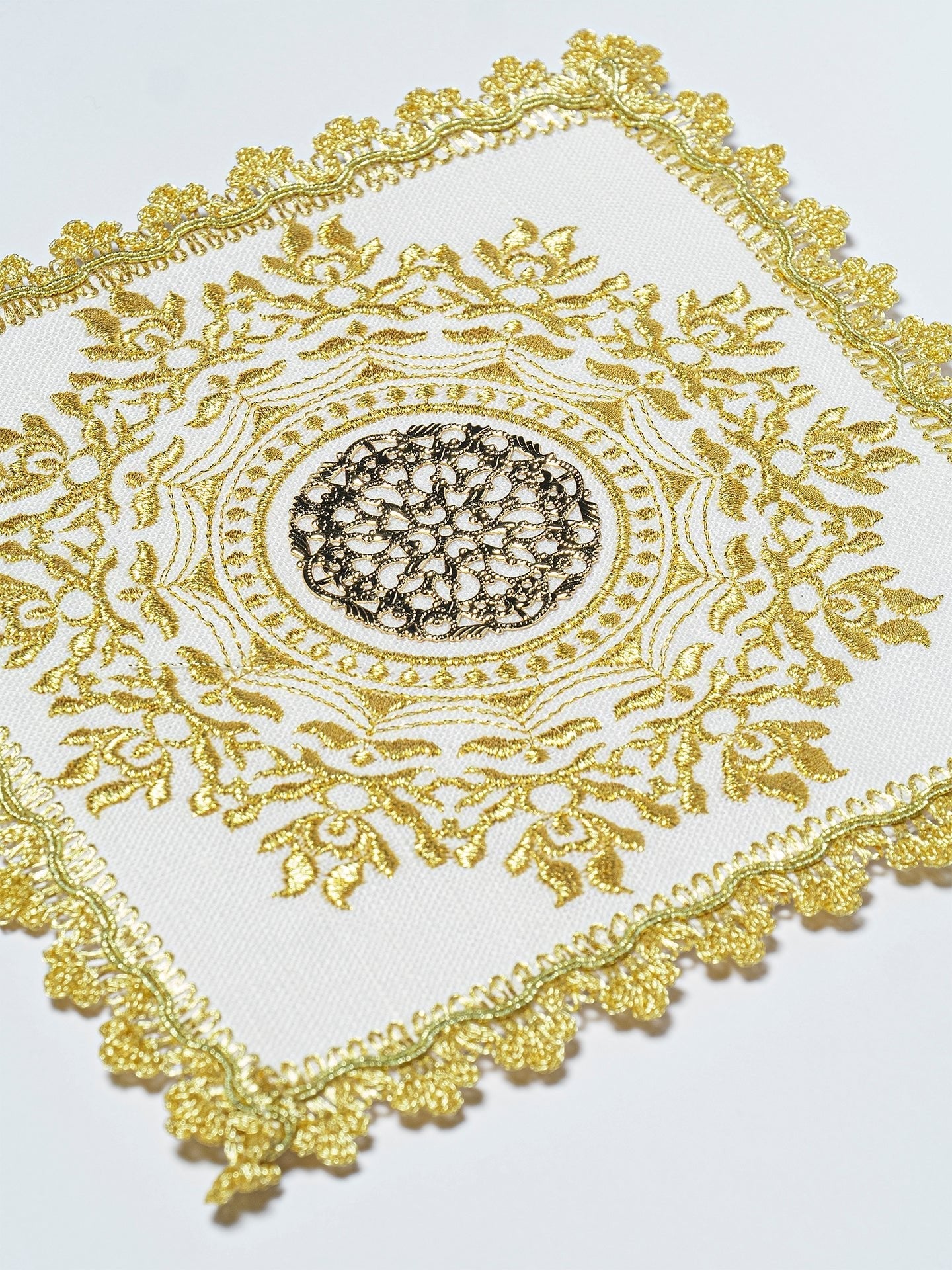 Chalice Linen Set with metal gold cross and IHS embroidery HA/5003 - HAFTINAUSA.COM