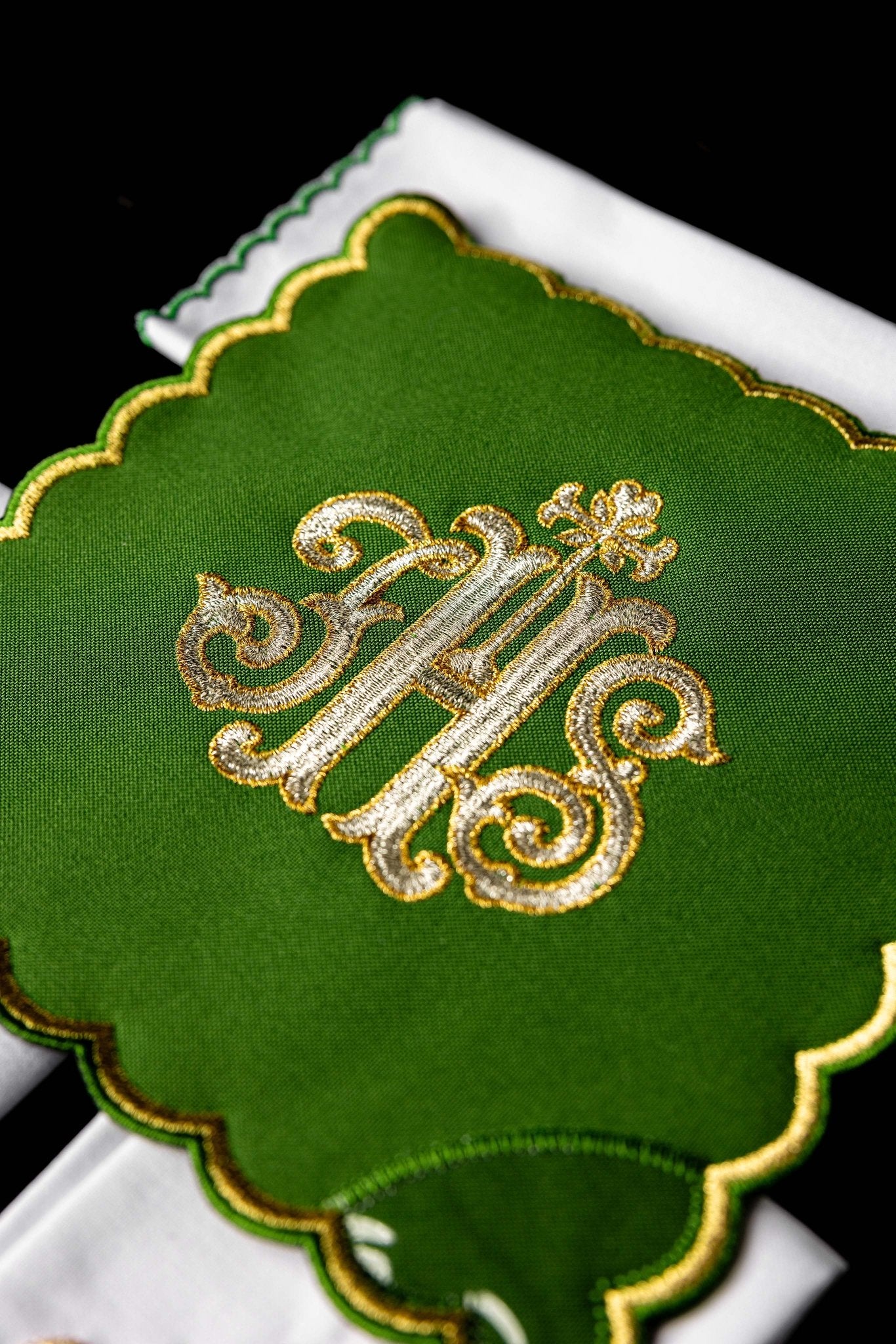 Chalice Linens Embroidered in Green with IHS KK/072/01 - CHASUBLES.COM
