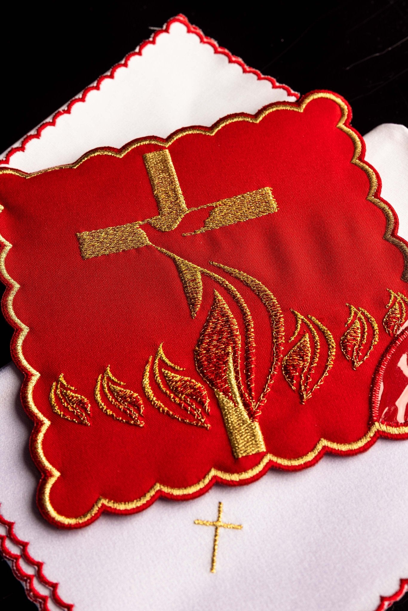 Chalice Linens Embroidered with Holy Spirit KK/142 - CHASUBLES.COM