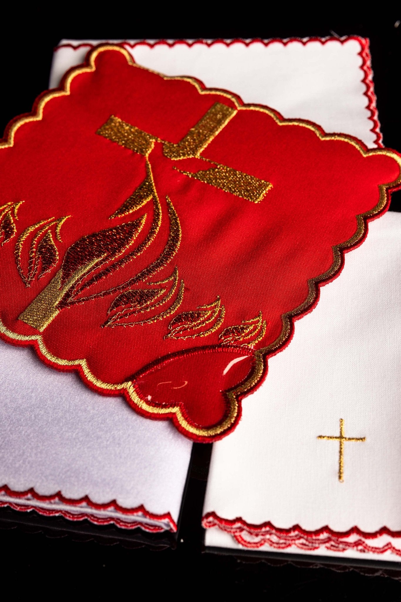 Chalice Linens Embroidered with Holy Spirit KK/142 - CHASUBLES.COM