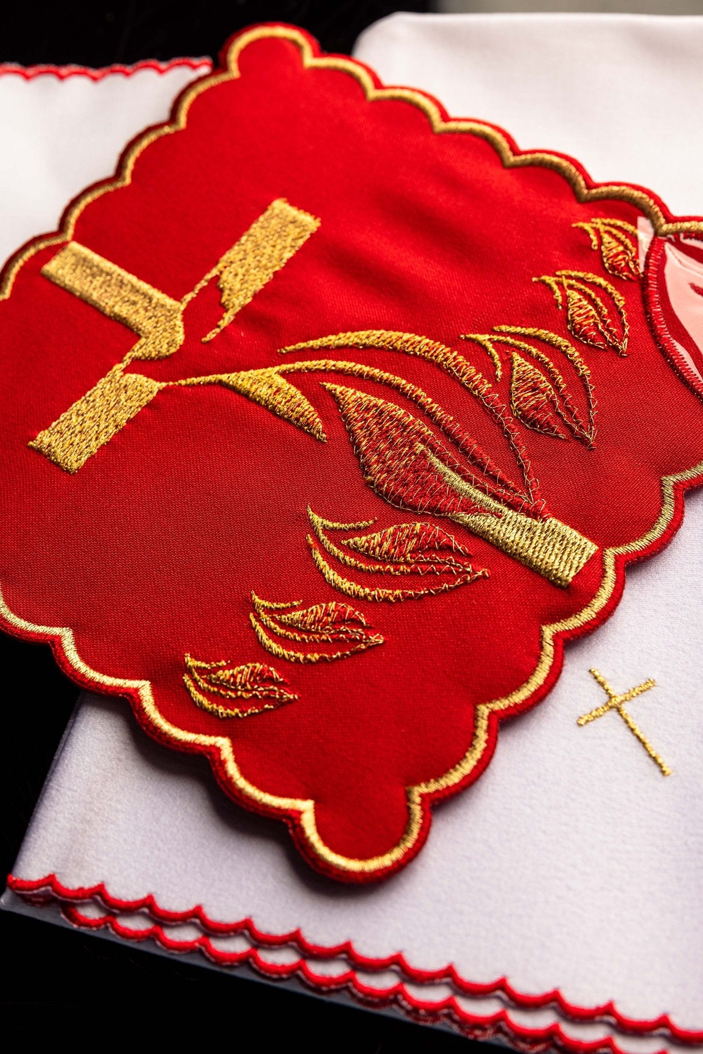 Chalice Linens Embroidered with Holy Spirit KK/142 - CHASUBLES.COM