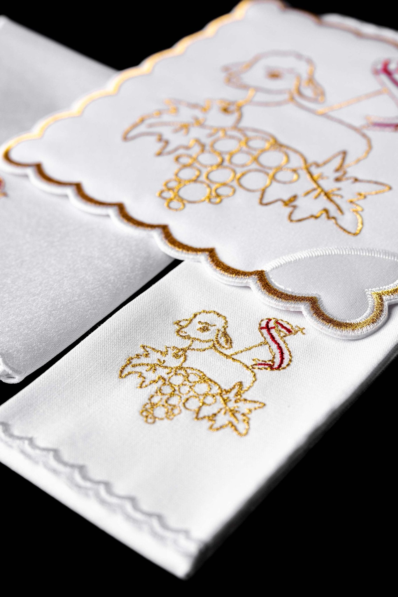 Chalice Linens embroidered with the Lamb of God symbol KK/127 - CHASUBLES.COM