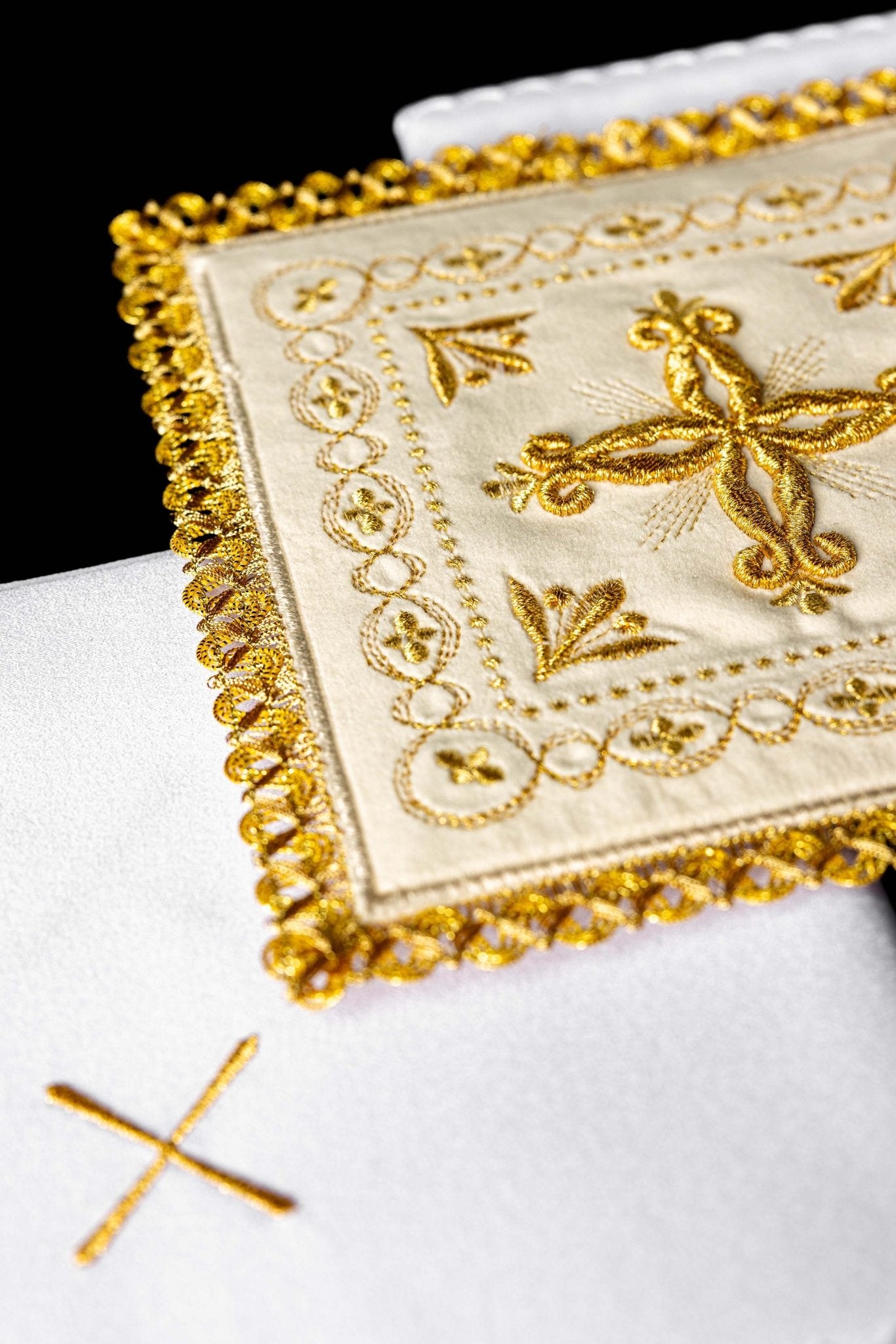 Chalice linens made of velvet in ecru with cross embroidery KK/5006/C2 - CHASUBLES.COM