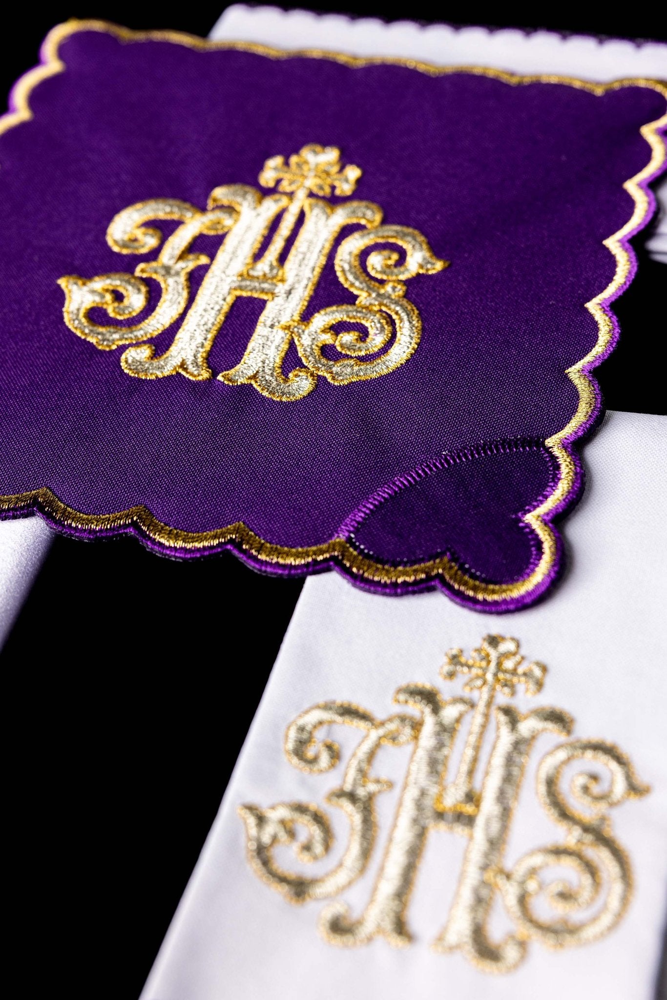 Chalice Linens set in Purple with IHS KK/072/03 - CHASUBLES.COM