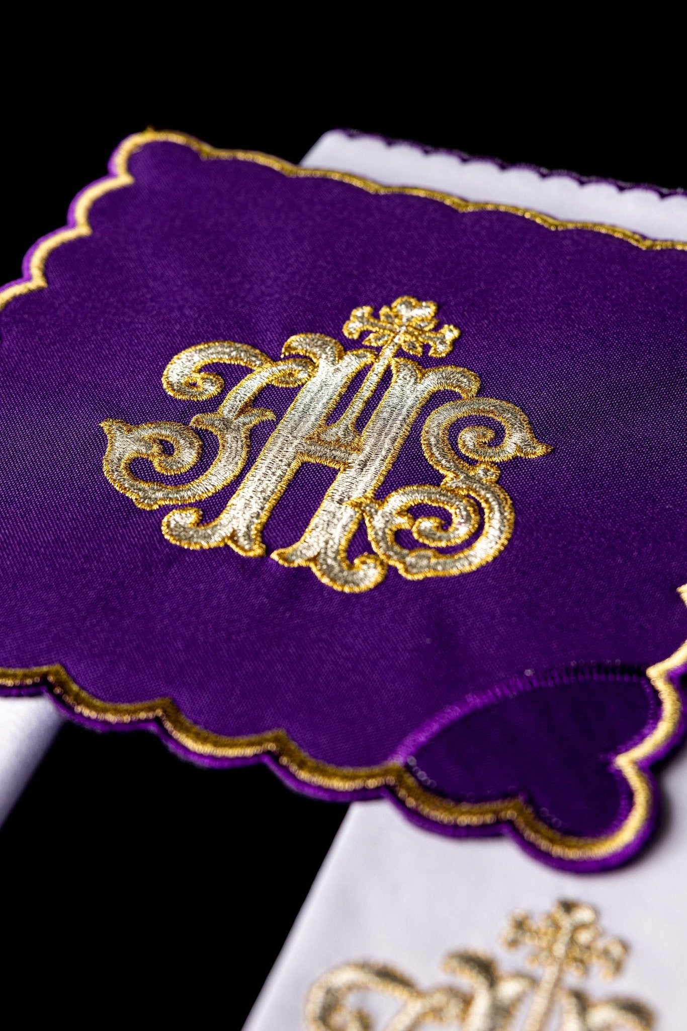 Chalice Linens set in Purple with IHS KK/072/03 - CHASUBLES.COM