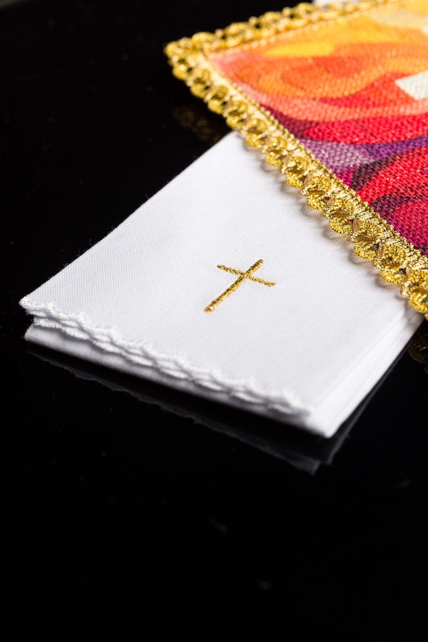 Chalice linens set with a colorful printed cross motif KOD/5005/99 - CHASUBLES.COM