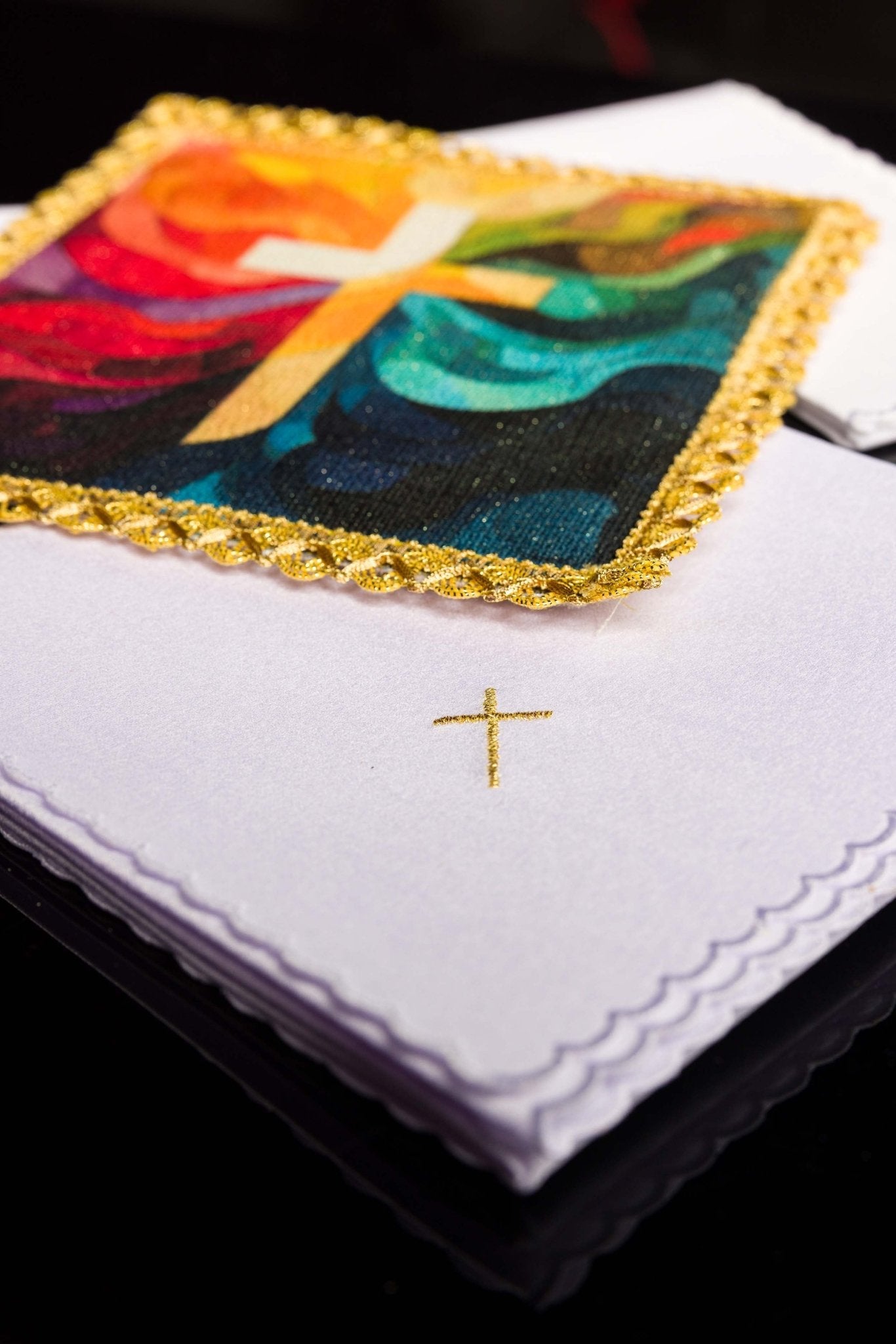 Chalice linens set with a colorful printed cross motif KOD/5005/99 - CHASUBLES.COM