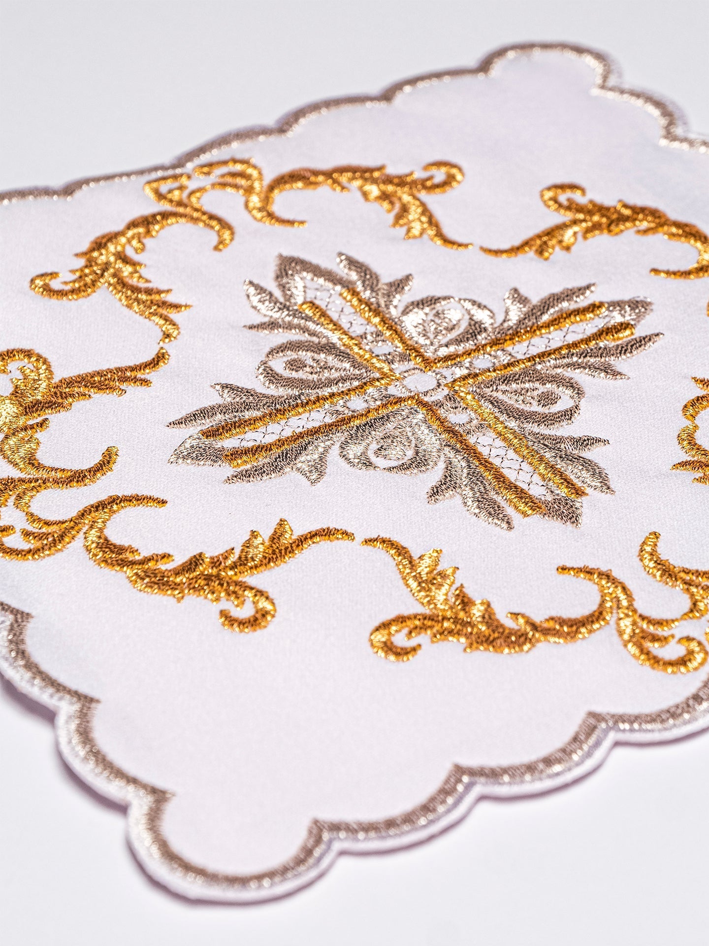 Chalice linens set with gold embroidery KK/151/04 - HAFTINAUSA.COM