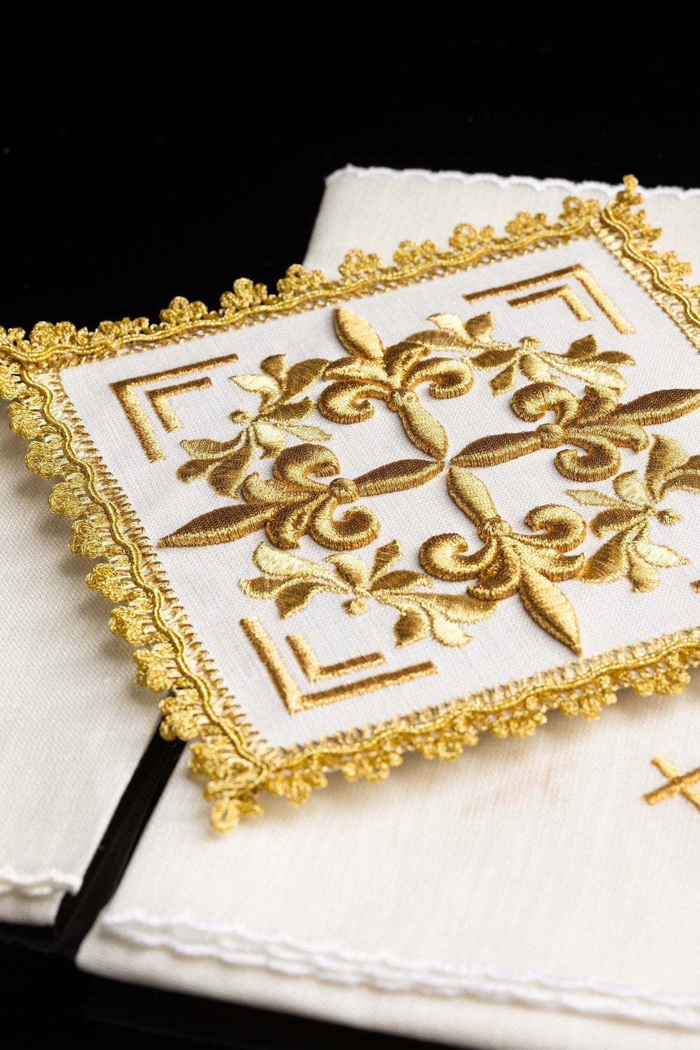 Chalice Linens with Cross Motif HA/5013 - CHASUBLES.COM