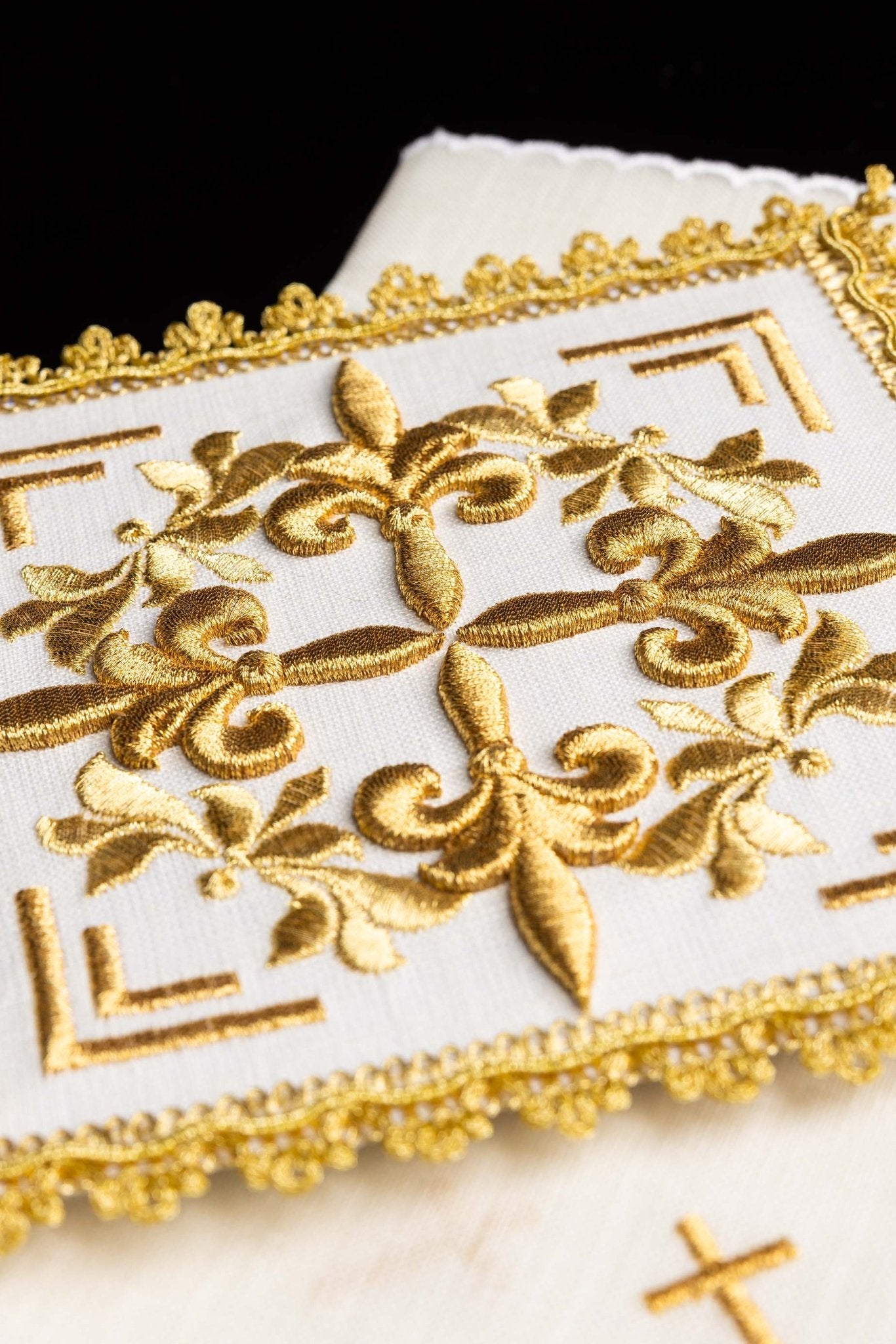Chalice Linens with Cross Motif HA/5013 - CHASUBLES.COM
