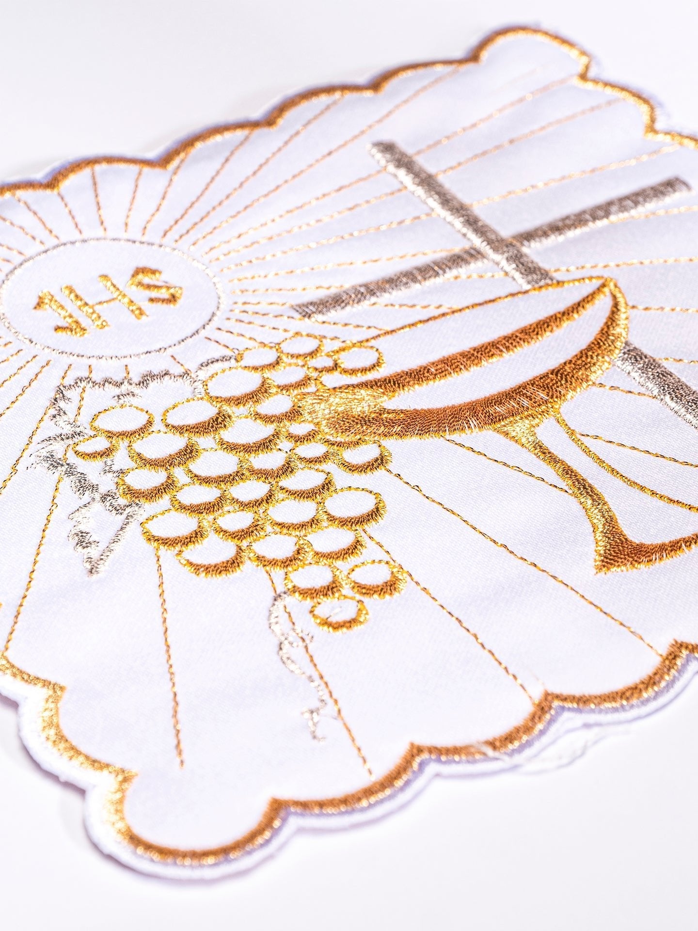 Chalice Linens with Golden Embroidery of Chalice and Cross KK/091 - HAFTINAUSA.COM