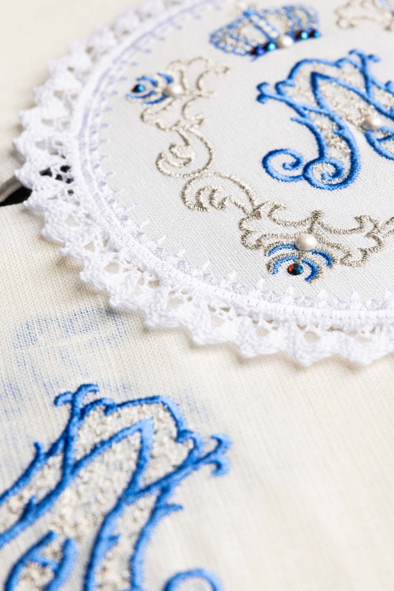 Chalice Linens with Marian Embroidery LE/5001 - CHASUBLES.COM