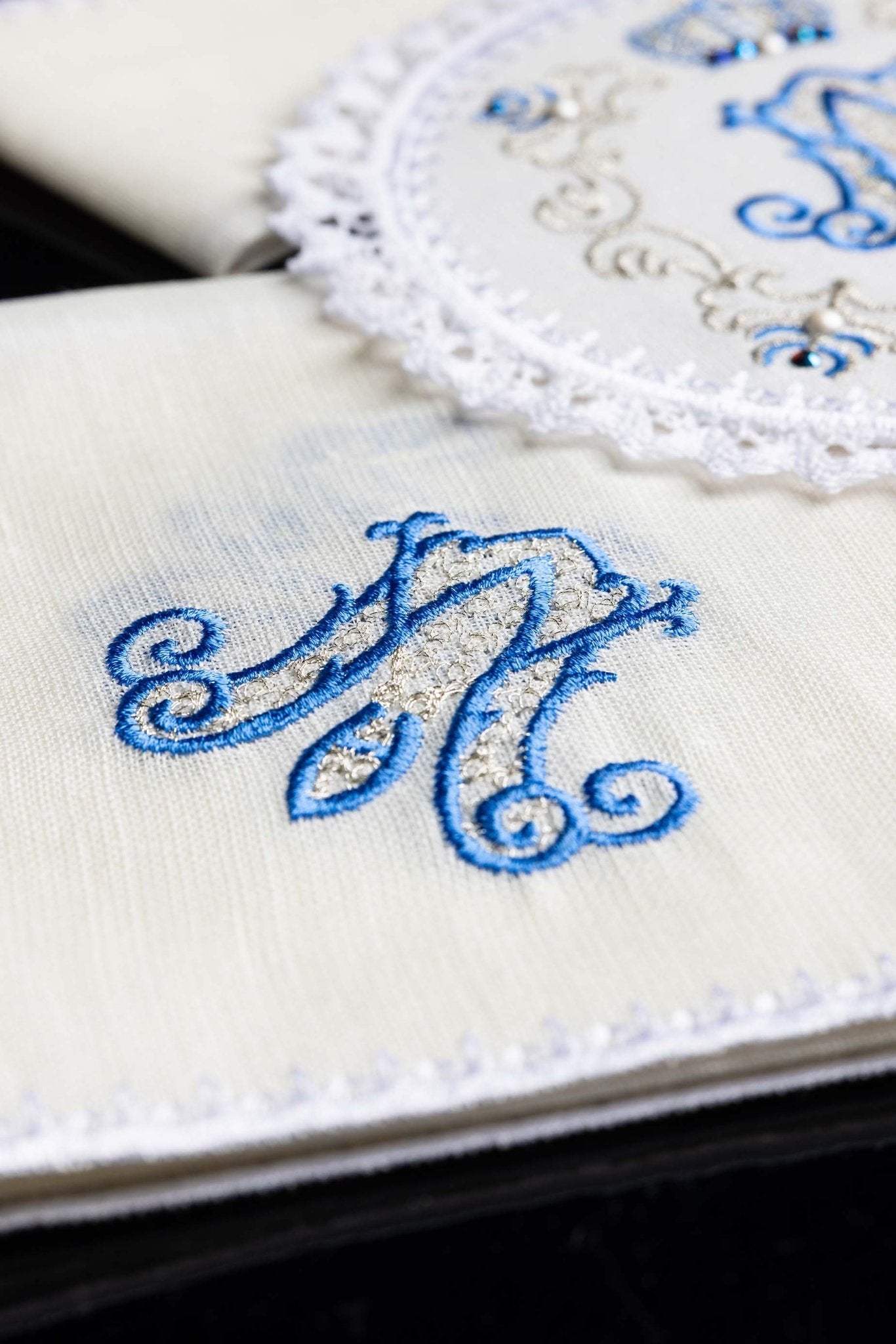 Chalice Linens with Marian Embroidery LE/5001 - CHASUBLES.COM