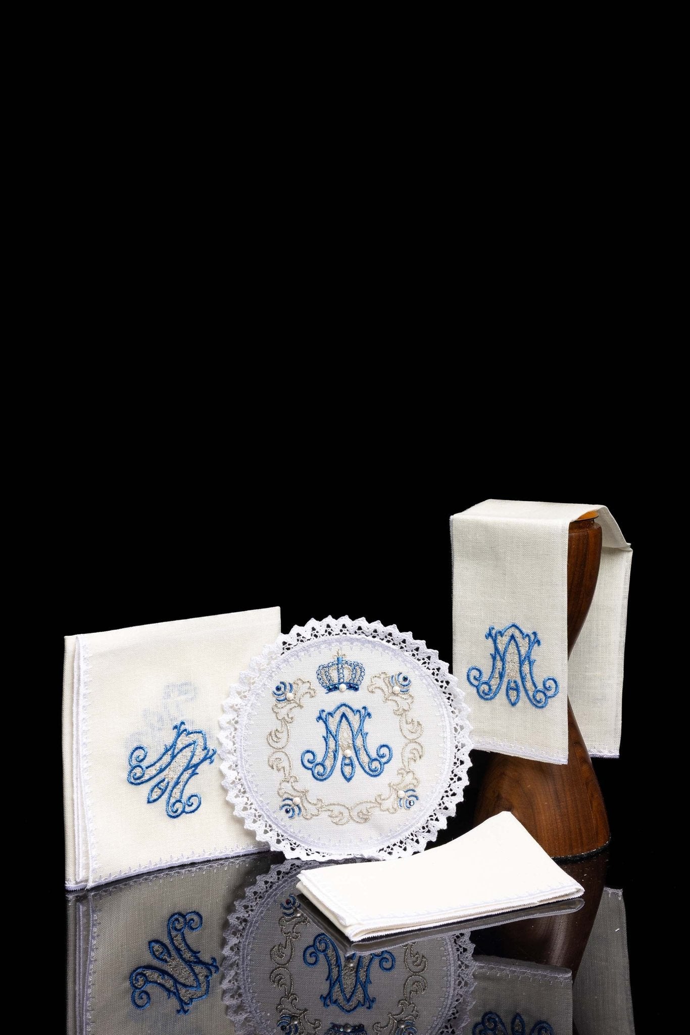 Chalice Linens with Marian Embroidery LE/5001 - CHASUBLES.COM