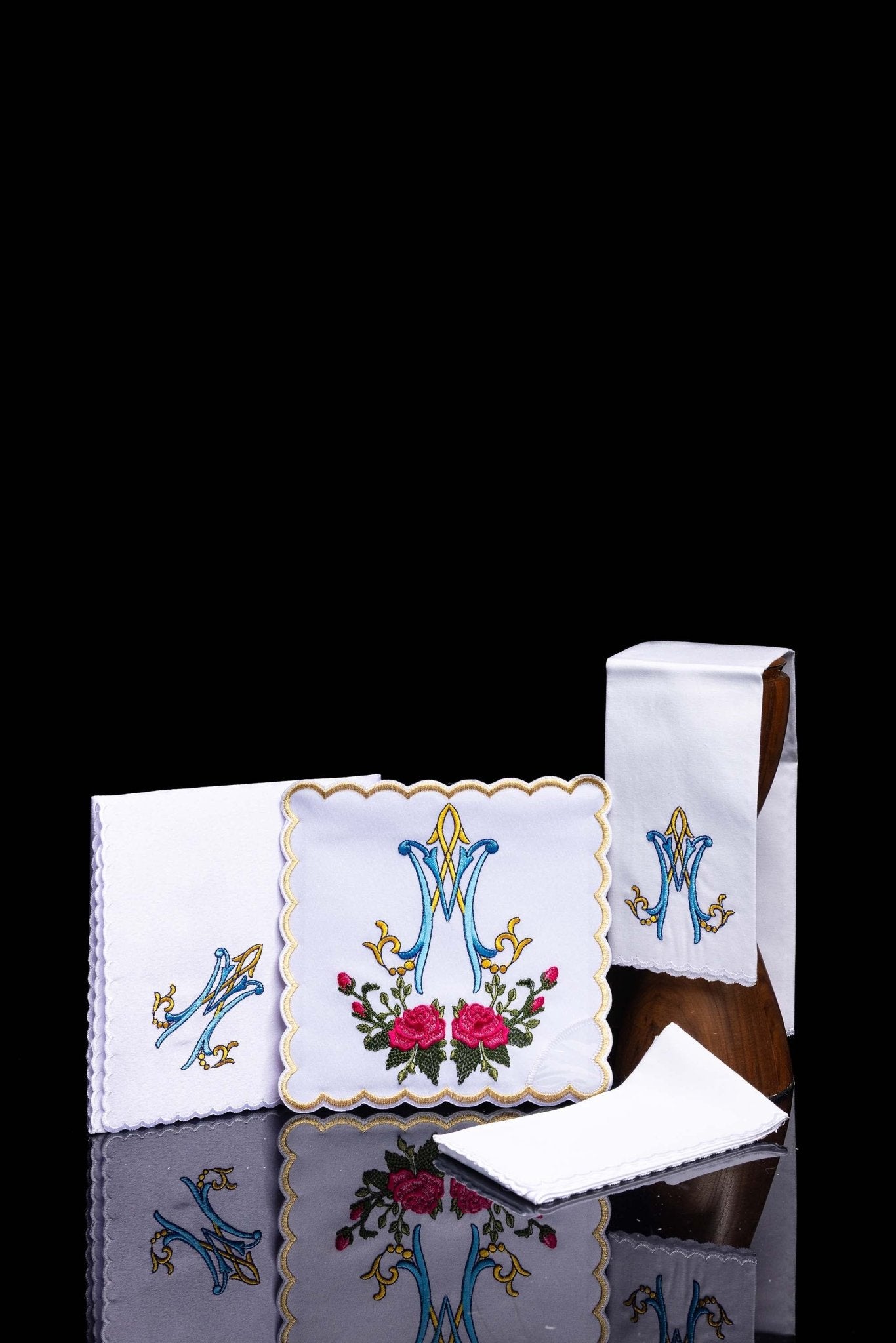 Chalice Linens with red and blue Marian Embroidery KK/078 - CHASUBLES.COM