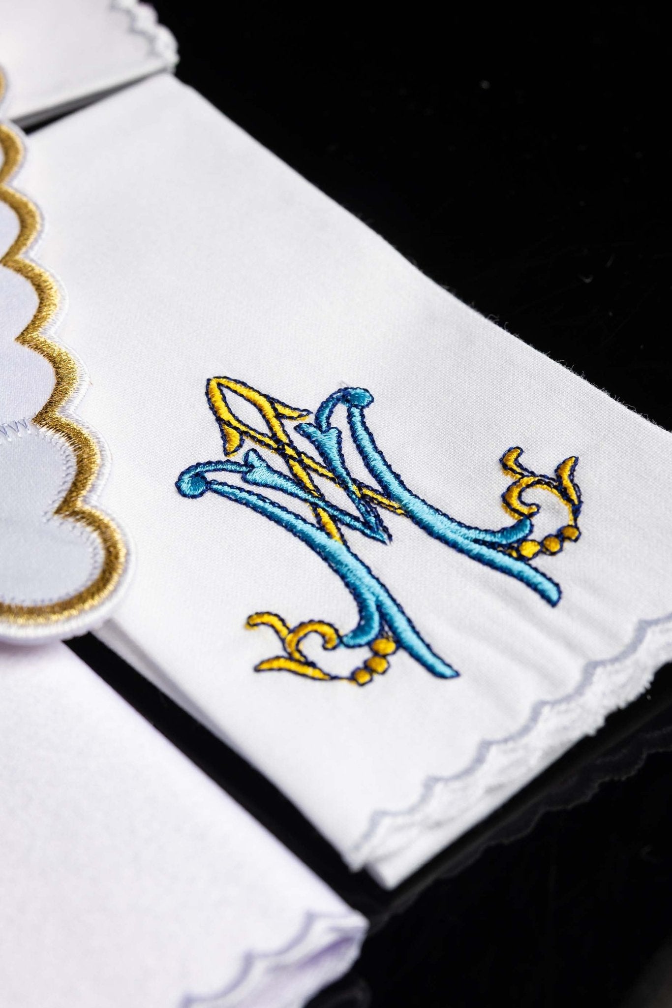 Chalice Linens with red and blue Marian Embroidery KK/078 - CHASUBLES.COM