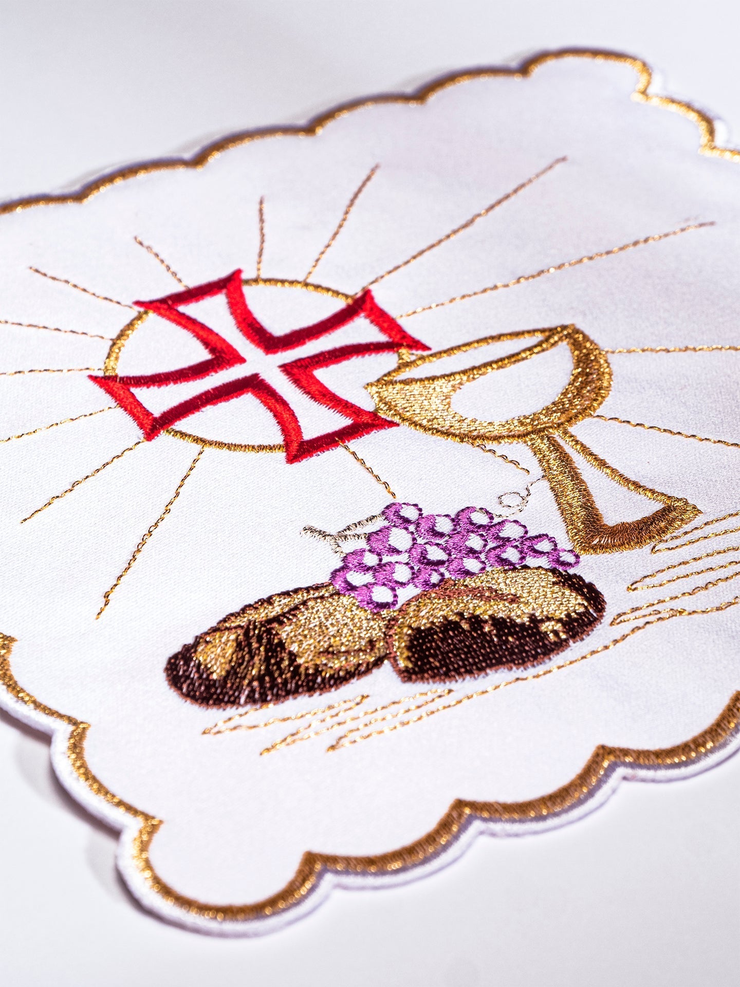 Chalice Linens with red cross, bread and wine motifs KK/050 - HAFTINAUSA.COM