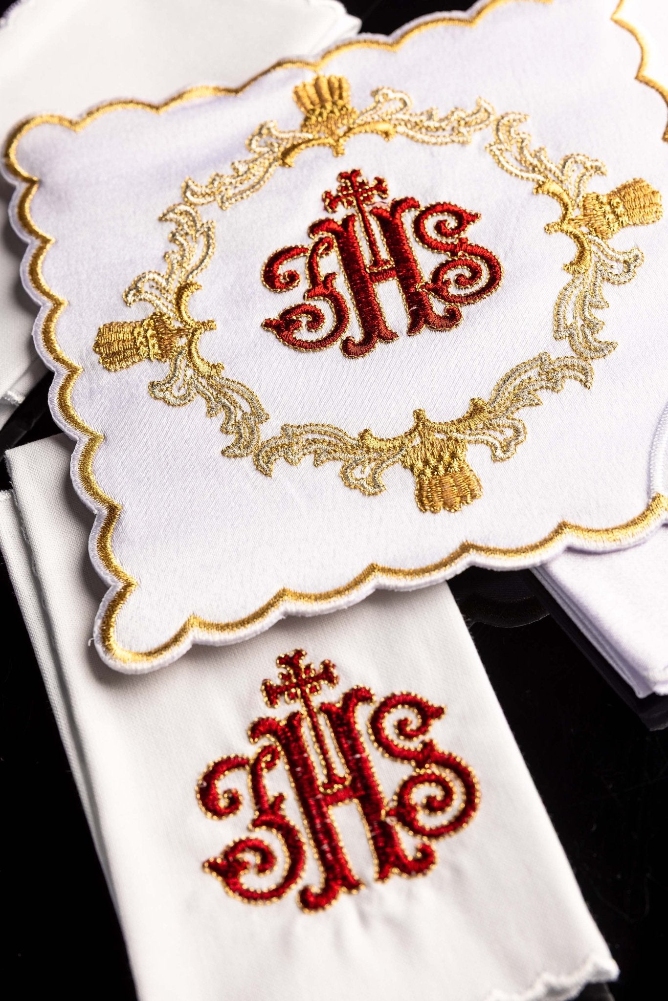 Chalice Linens with Red Embroidery KK/038 - CHASUBLES.COM