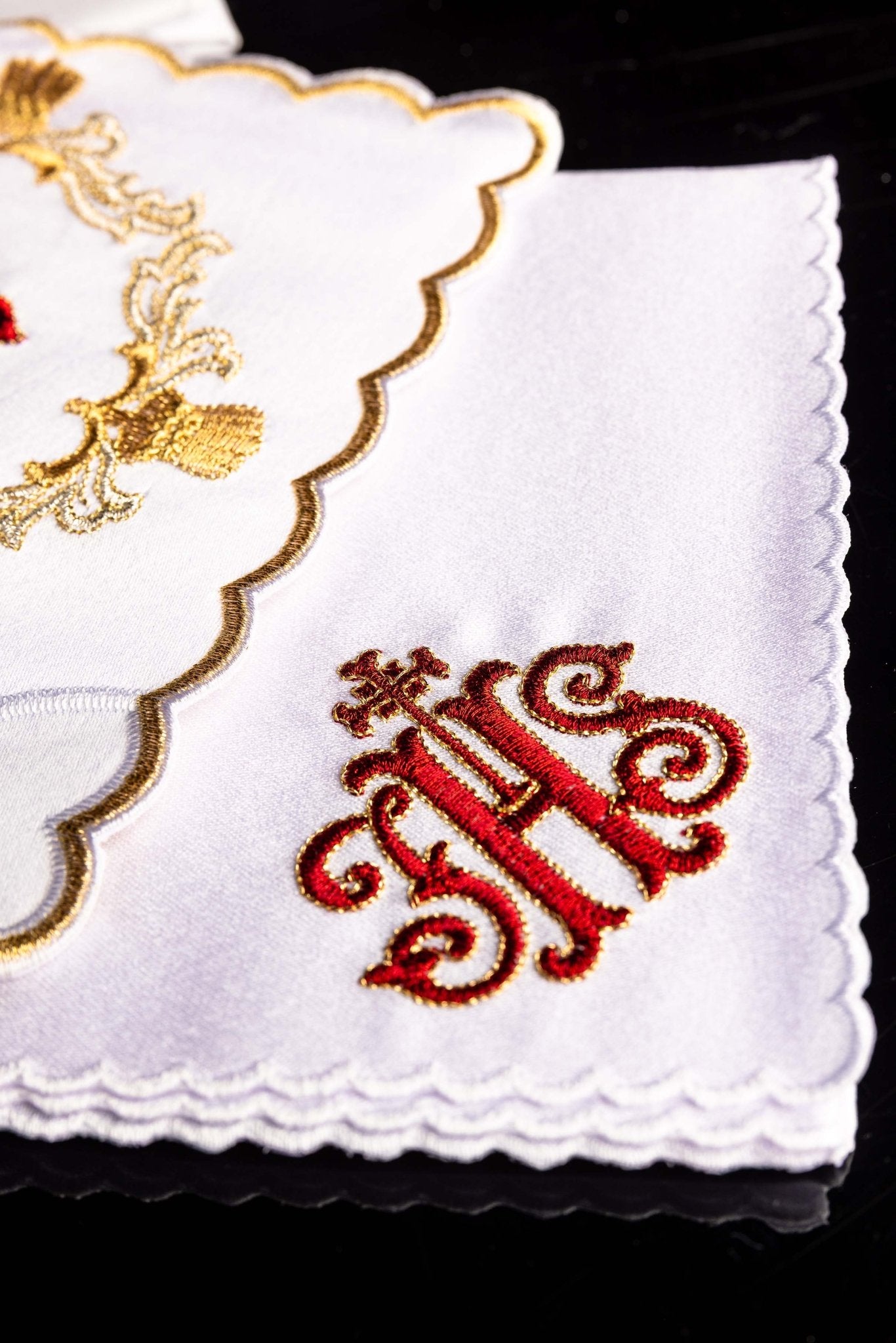 Chalice Linens with Red Embroidery KK/038 - CHASUBLES.COM