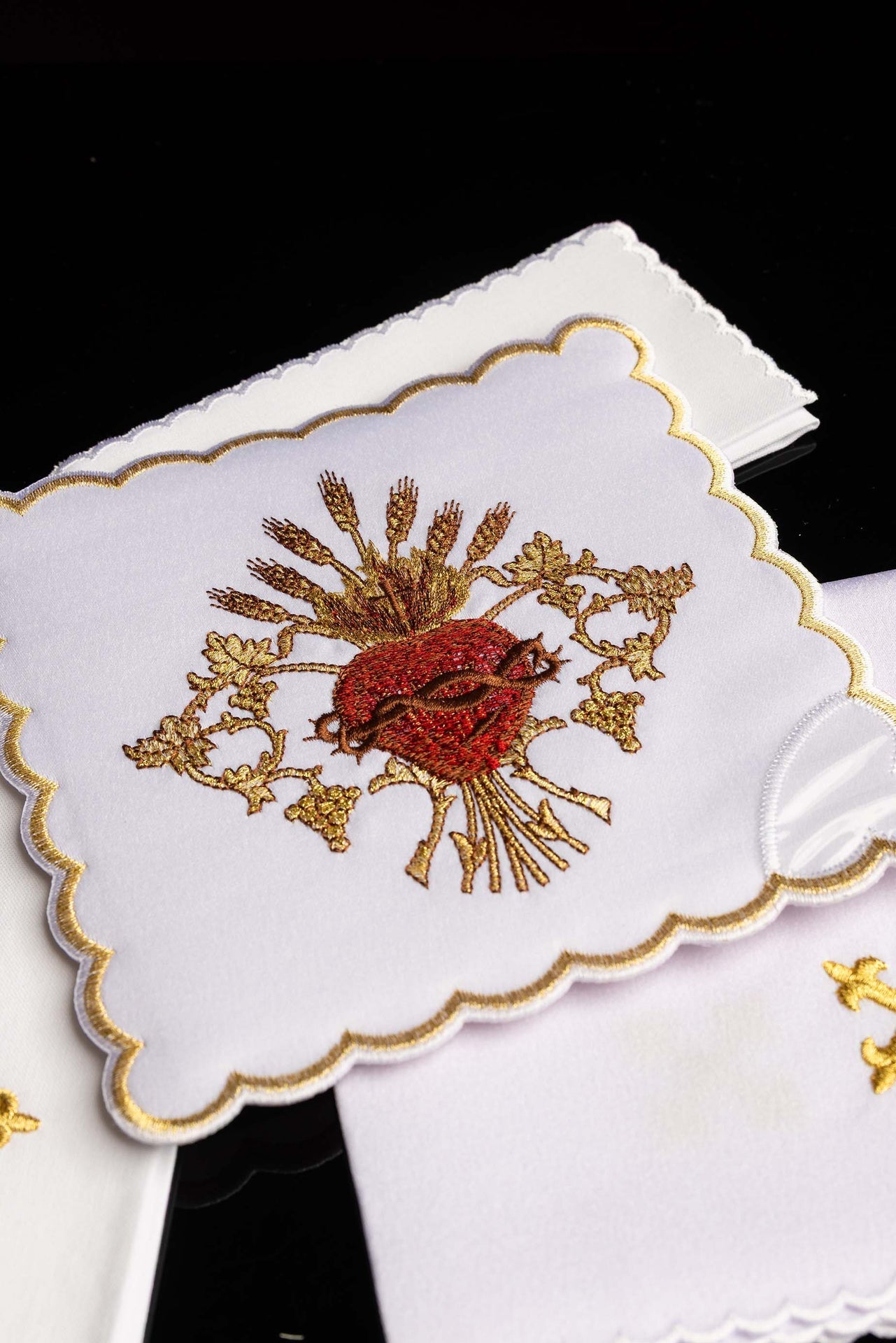 Chalice Linens with Sacred Heart of Jesus KK/167 - CHASUBLES.COM