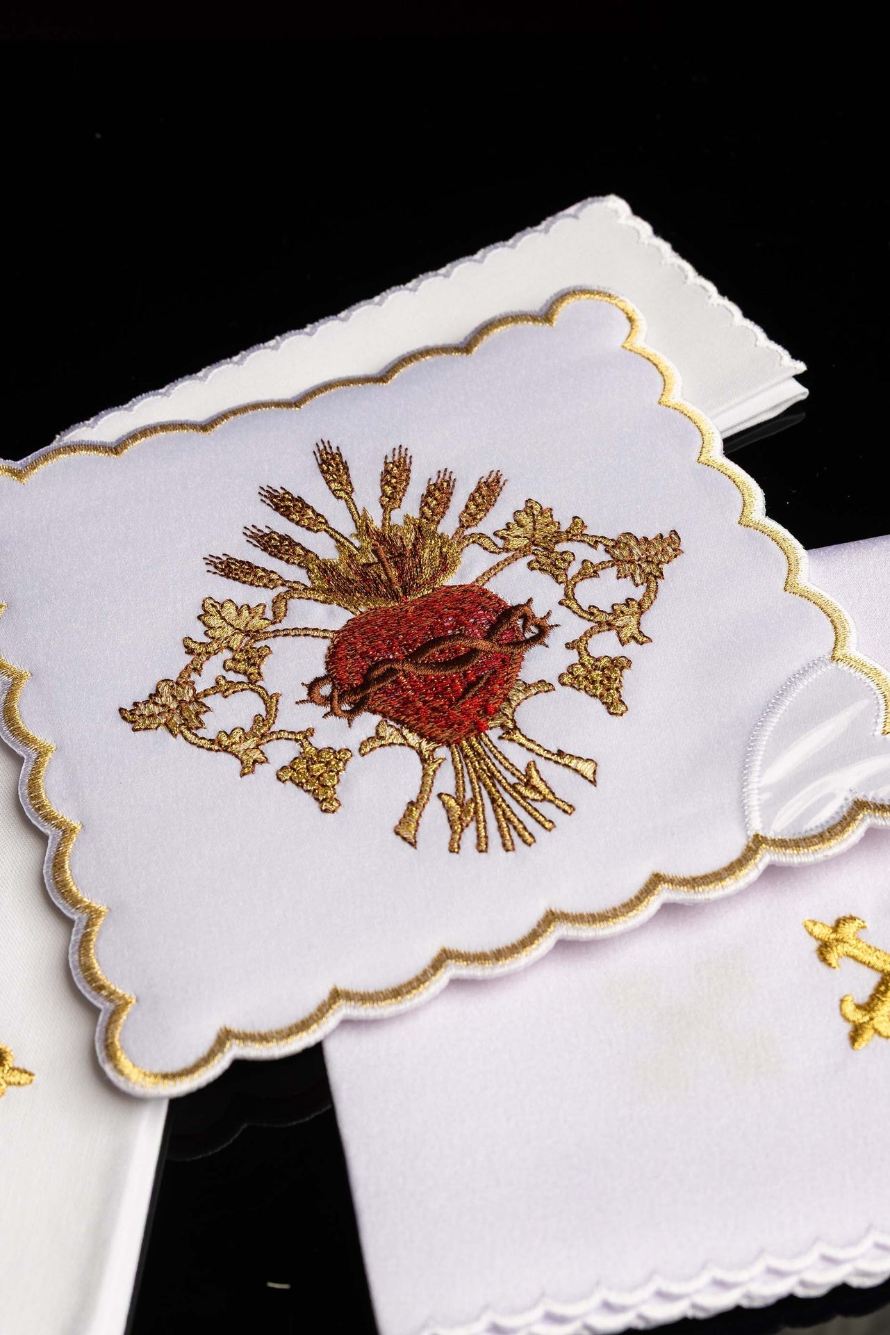 Chalice Linens with Sacred Heart of Jesus KK/167 - CHASUBLES.COM