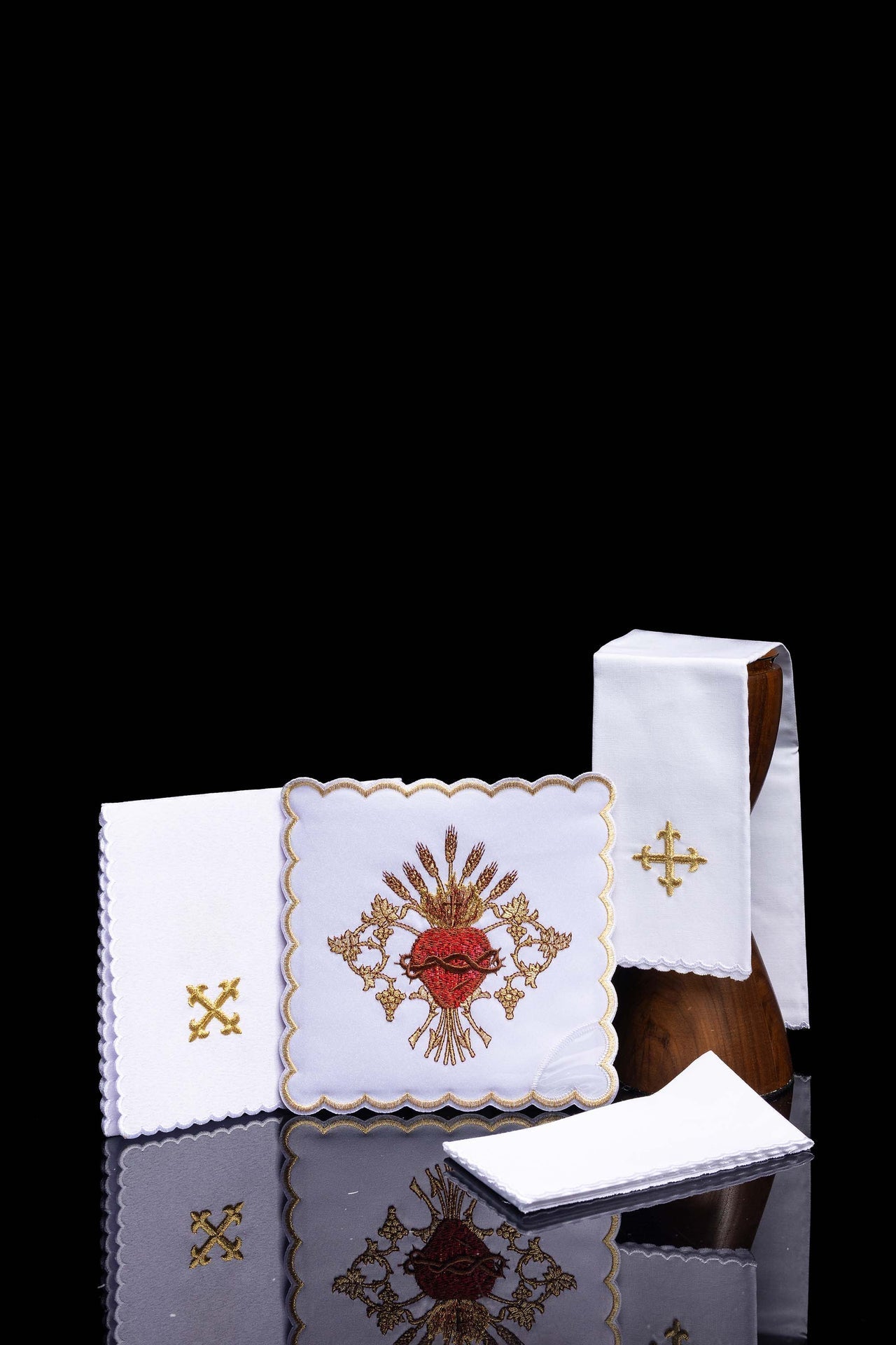 Chalice Linens with Sacred Heart of Jesus KK/167 - CHASUBLES.COM