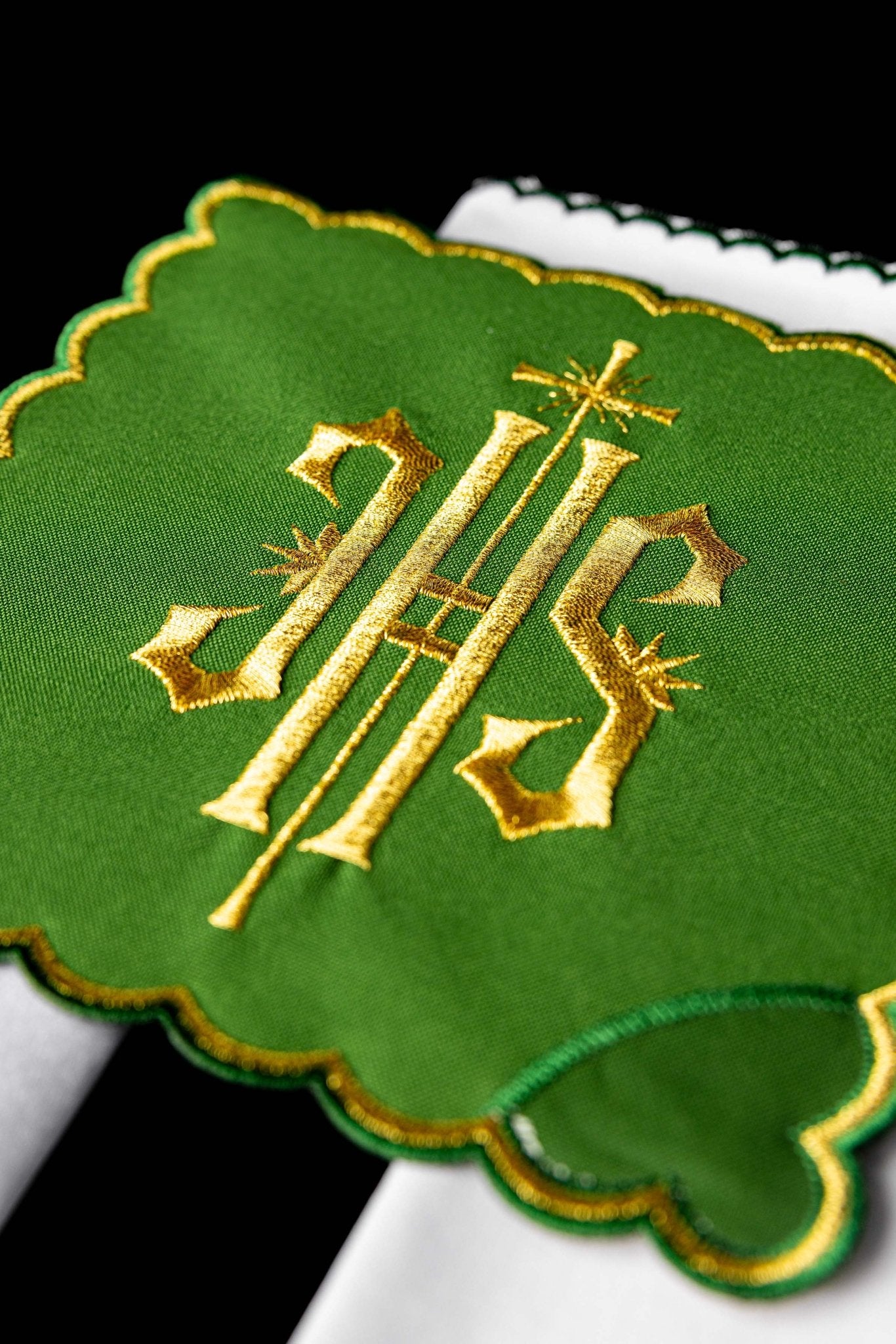 Chalice Set with green Pall and dimensional JHS embroidery KK/029/01 - CHASUBLES.COM