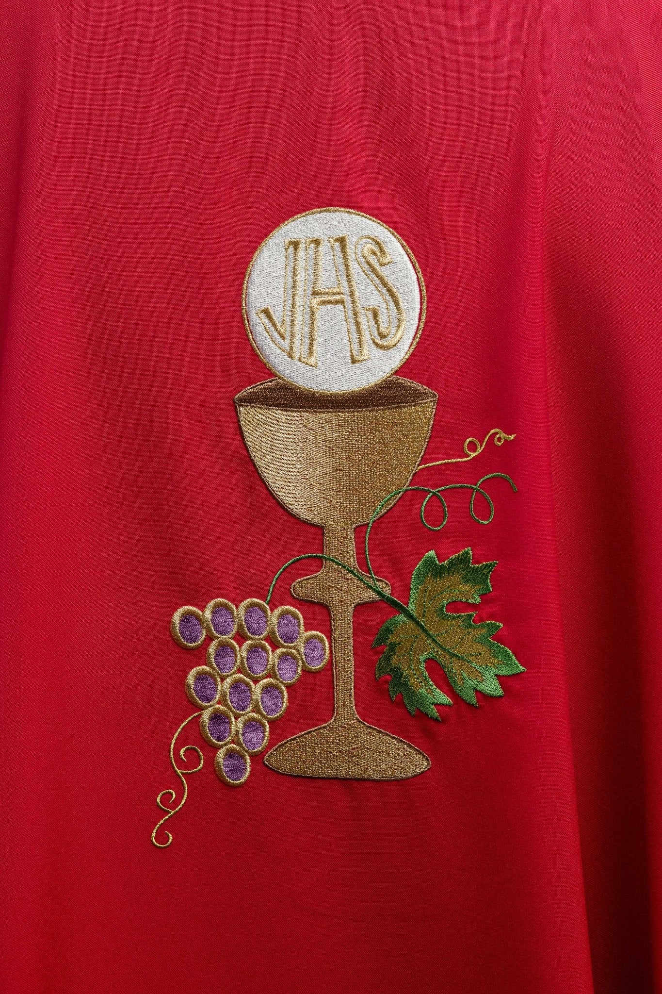 Chasuble Chalice Cross and Grapes in red KOR/208/02/12 CZERWONY - CHASUBLES.COM