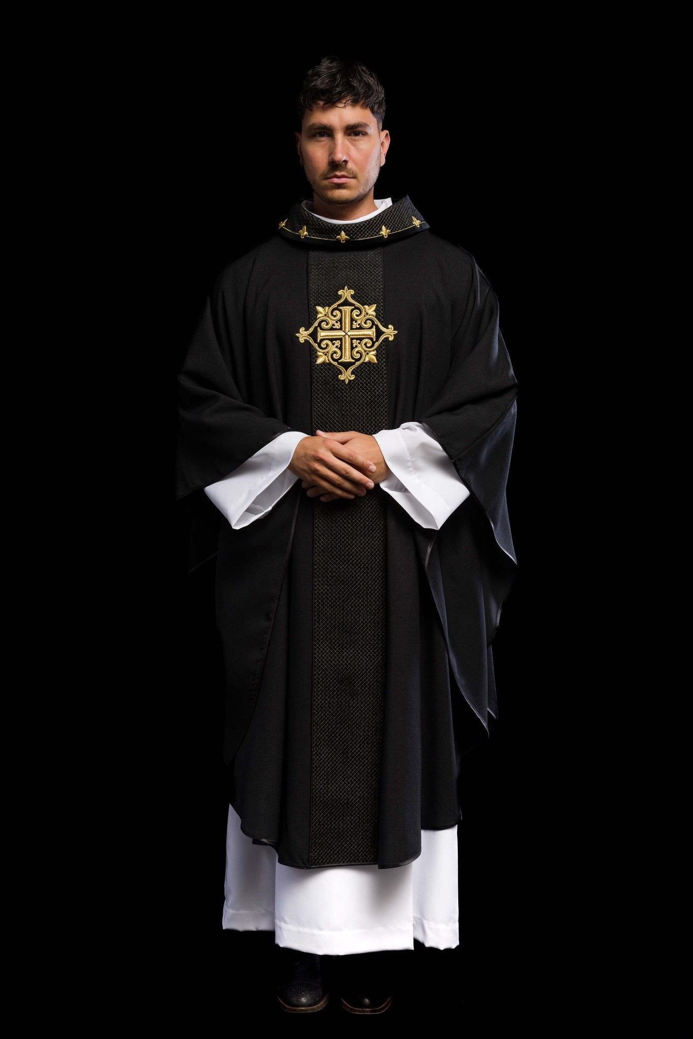 Chasuble embroidered on velvet with the symbol of the Black Cross LE/7029/07 - HAFTINAUSA.COM