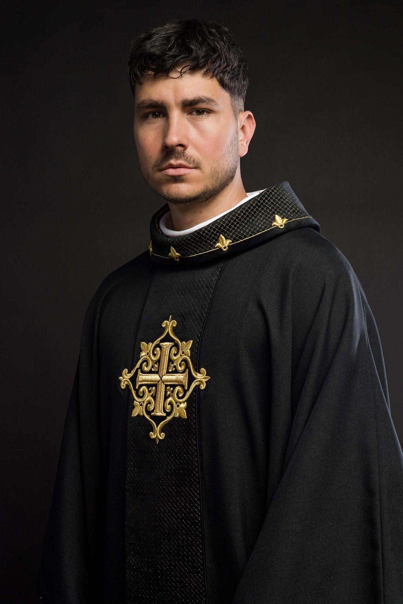 Chasuble embroidered on velvet with the symbol of the Black Cross LE/7029/07 - HAFTINAUSA.COM