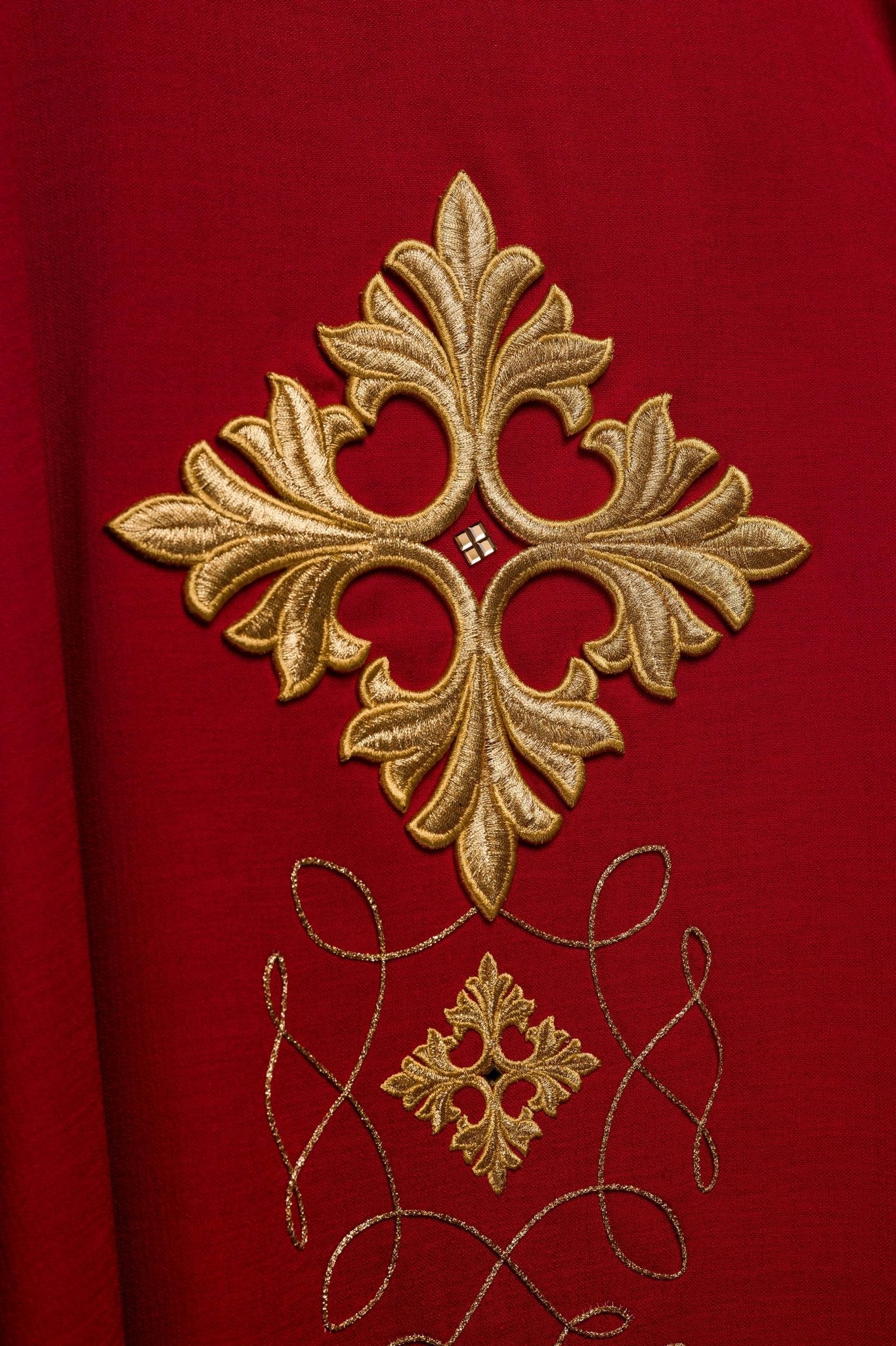 Chasuble embroidered with cord and stones LE/7018/02 - CHASUBLES.COM
