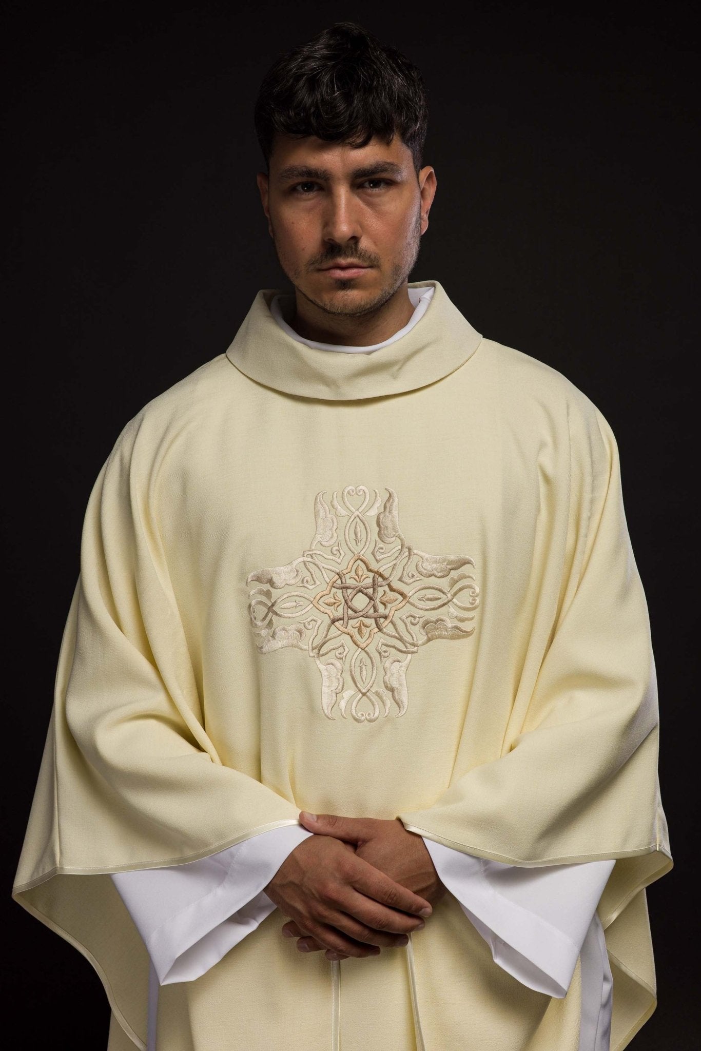 Chasuble embroidered with Cross pattern in ecru HA7035 - 05 ECRU - HAFTINAUSA.COM