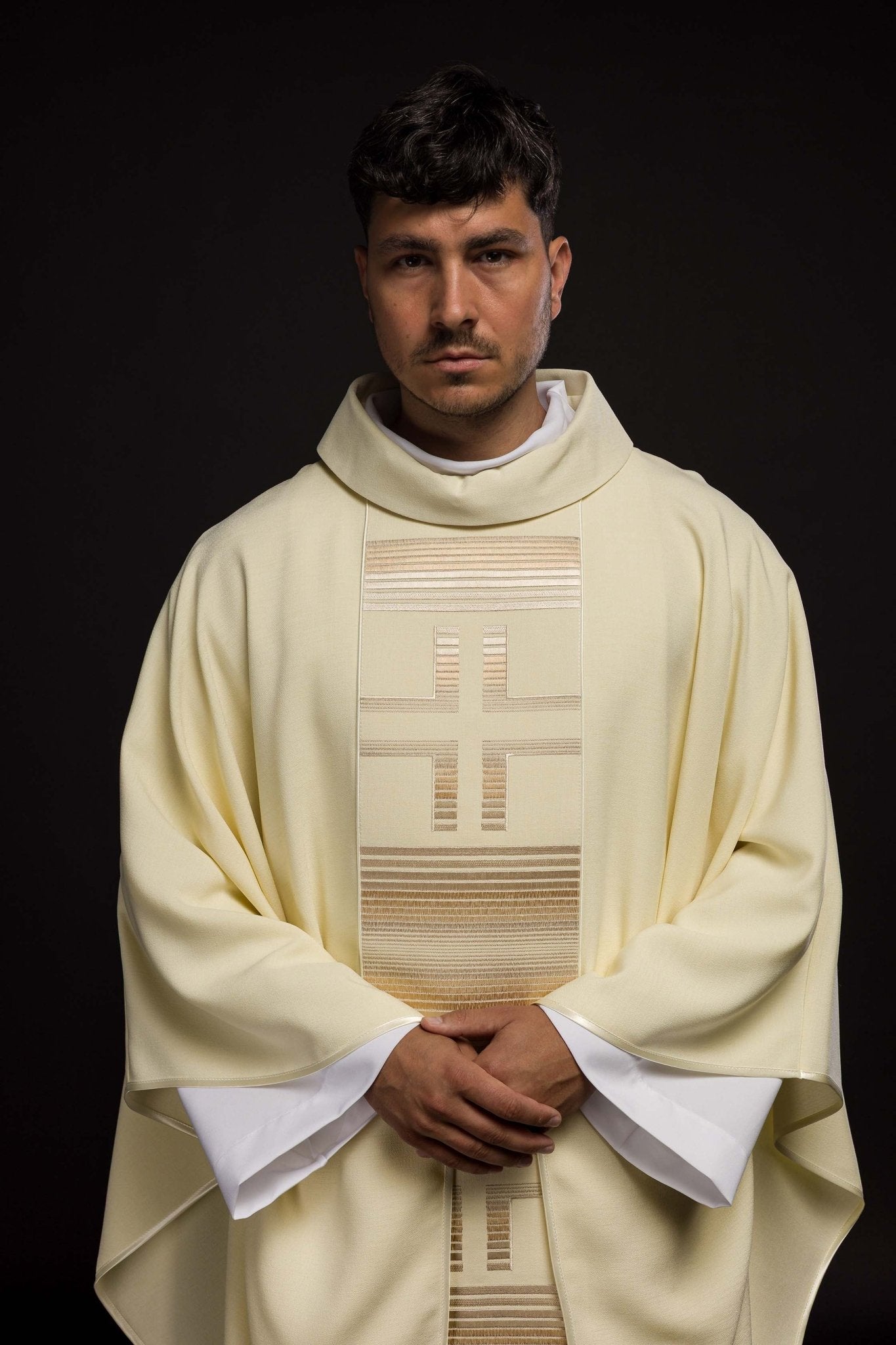 Chasuble embroidered with Crosses in ecru HA7032 - 05 ECRU - HAFTINAUSA.COM