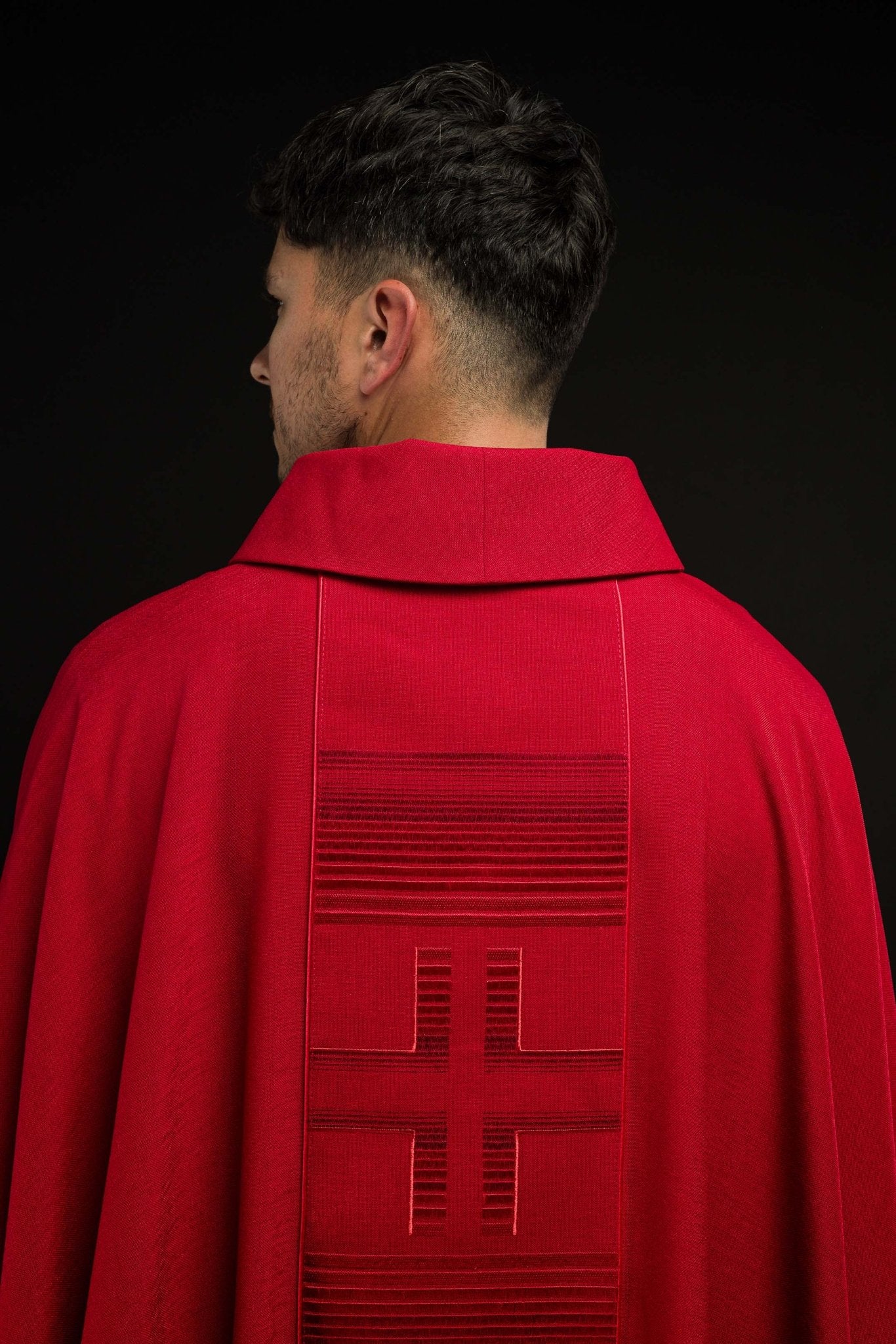 Chasuble embroidered with Crosses in red HA7032-02 CZERWONY - CHASUBLES.COM
