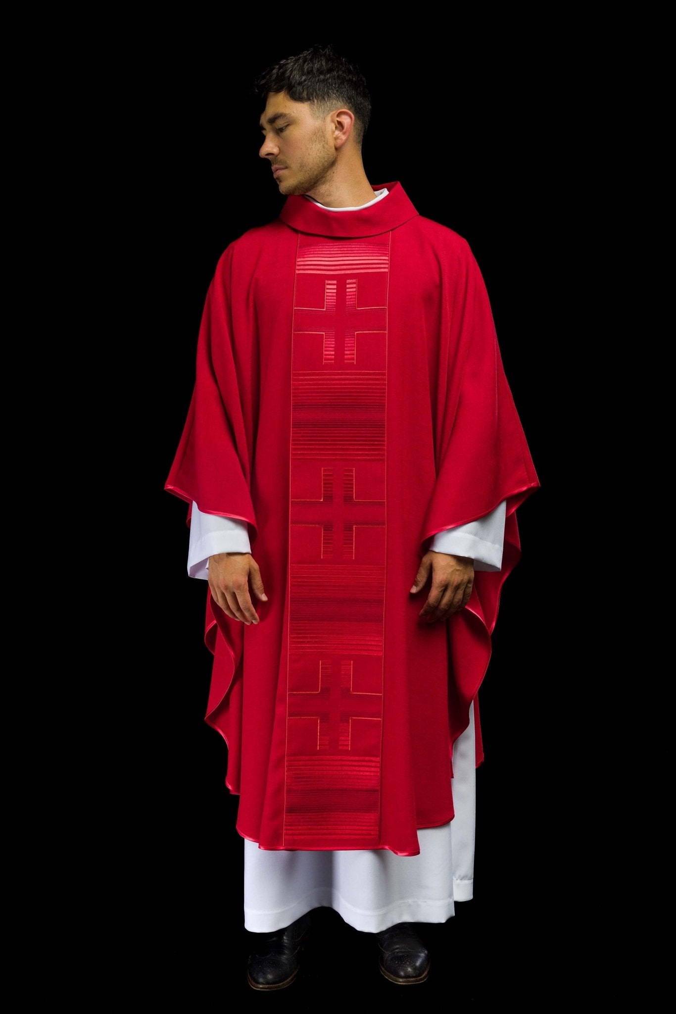 Chasuble embroidered with Crosses in red HA7032-02 CZERWONY - CHASUBLES.COM