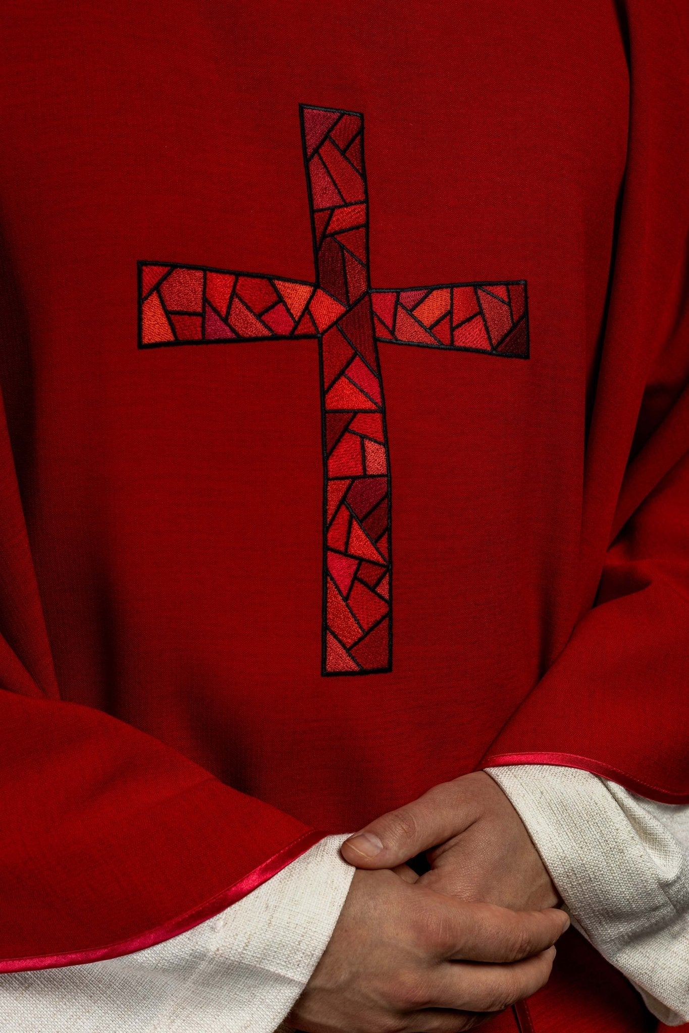 Chasuble embroidered with ecru Cross KOR/257/02/62 - HAFTINAUSA.COM