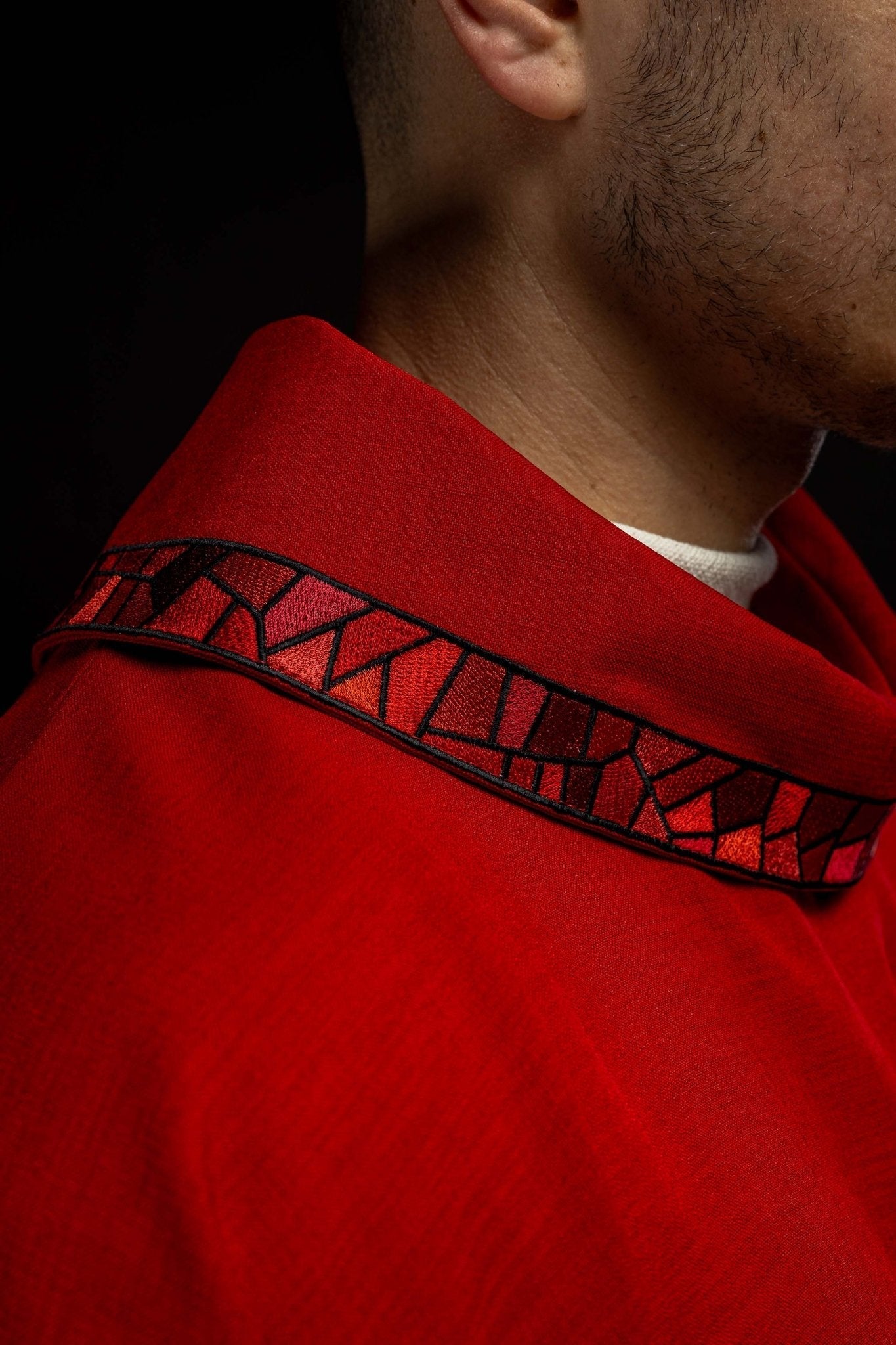 Chasuble embroidered with ecru Cross KOR/257/02/62 - HAFTINAUSA.COM