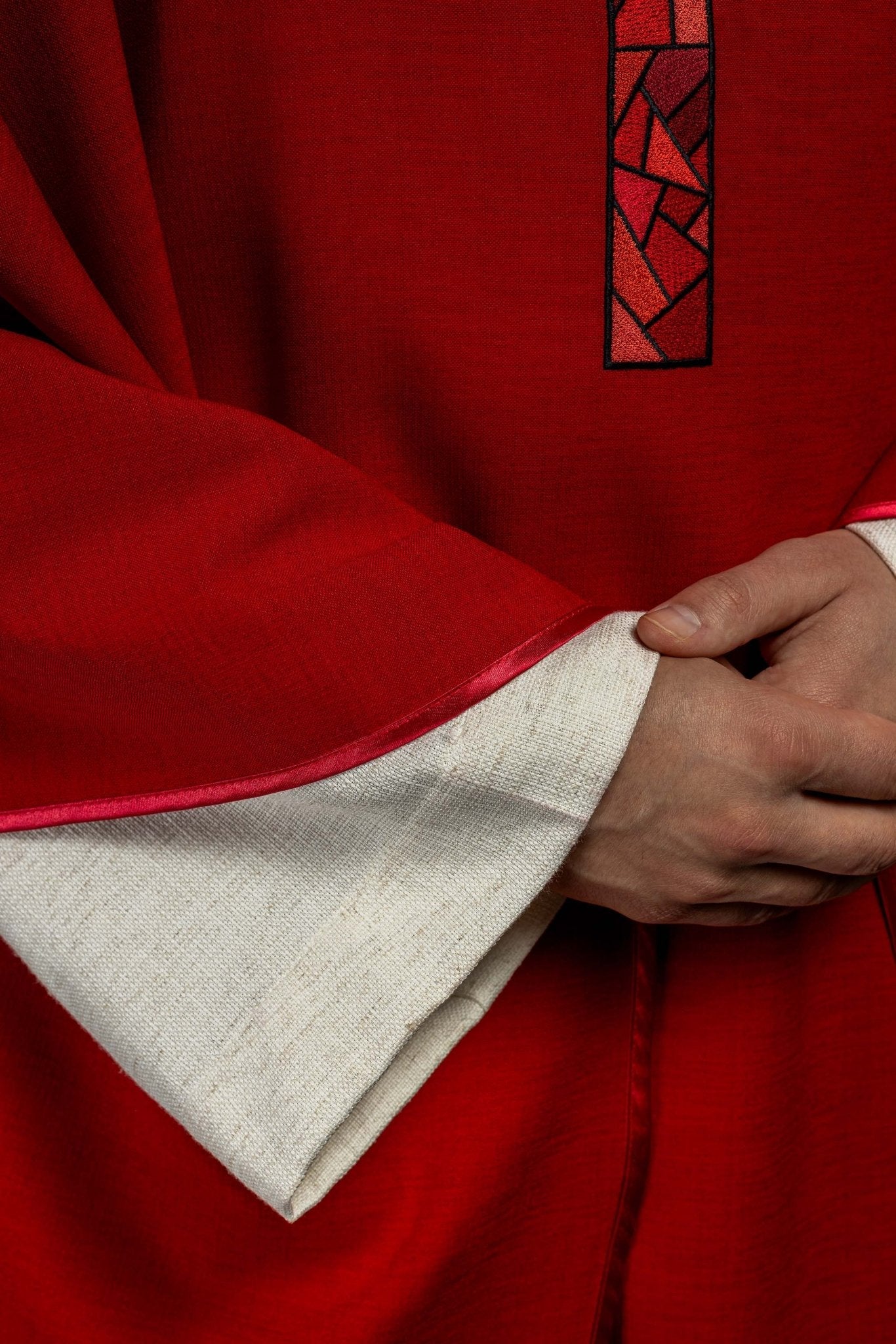 Chasuble embroidered with ecru Cross KOR/257/02/62 - HAFTINAUSA.COM