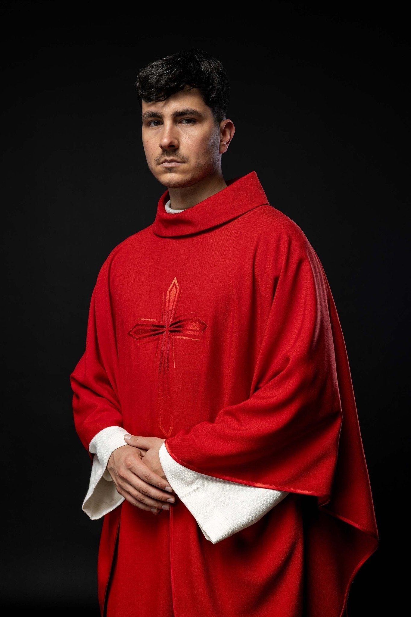 Chasuble embroidered with ecru Cross HA7034 - 02 CZERWONY - HAFTINAUSA.COM