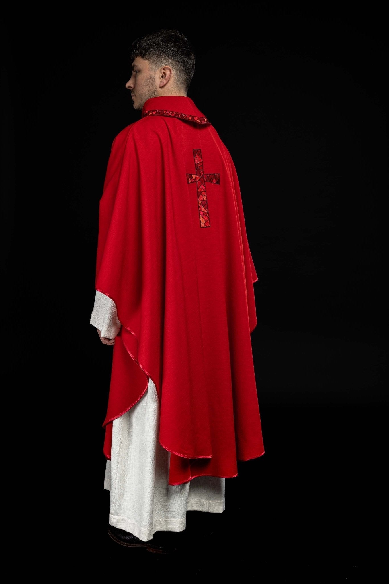 Chasuble embroidered with ecru Cross KOR/257/02/62 - HAFTINAUSA.COM