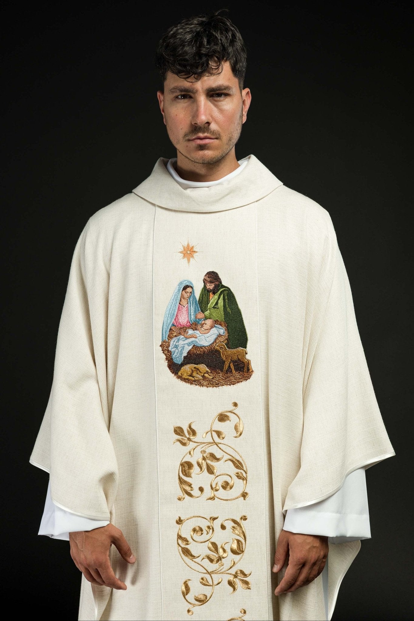 Chasuble embroidered with Holy Family motif in gold KOR/276/05/49 - CHASUBLES.COM
