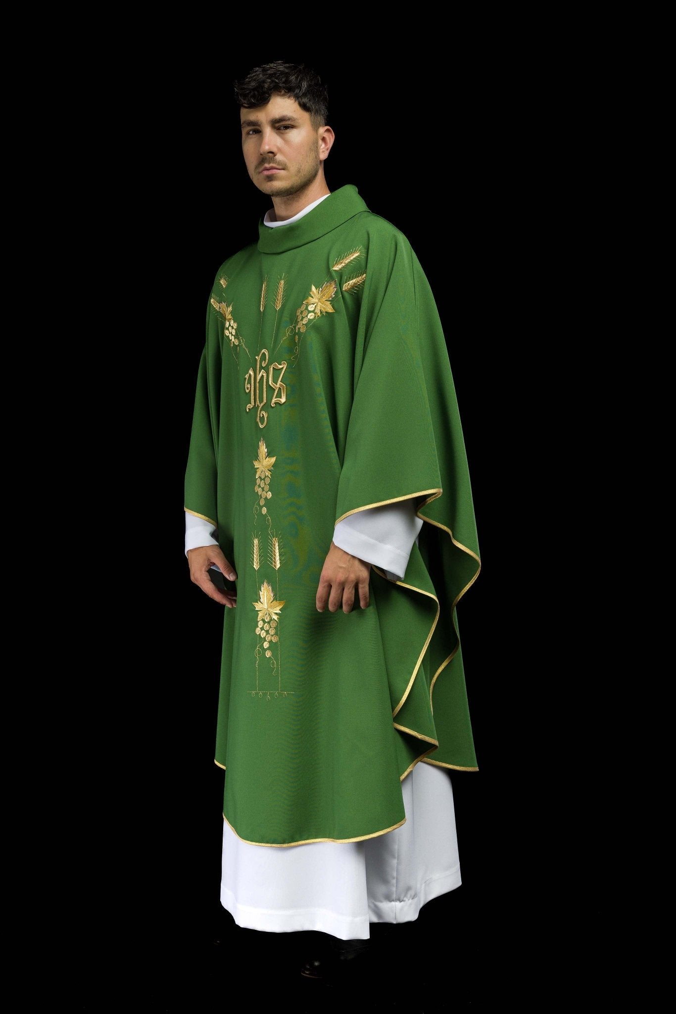 Chasuble embroidered with IHS and grape symbols in green KOR/057/01/01 ZIELONY - CHASUBLES.COM
