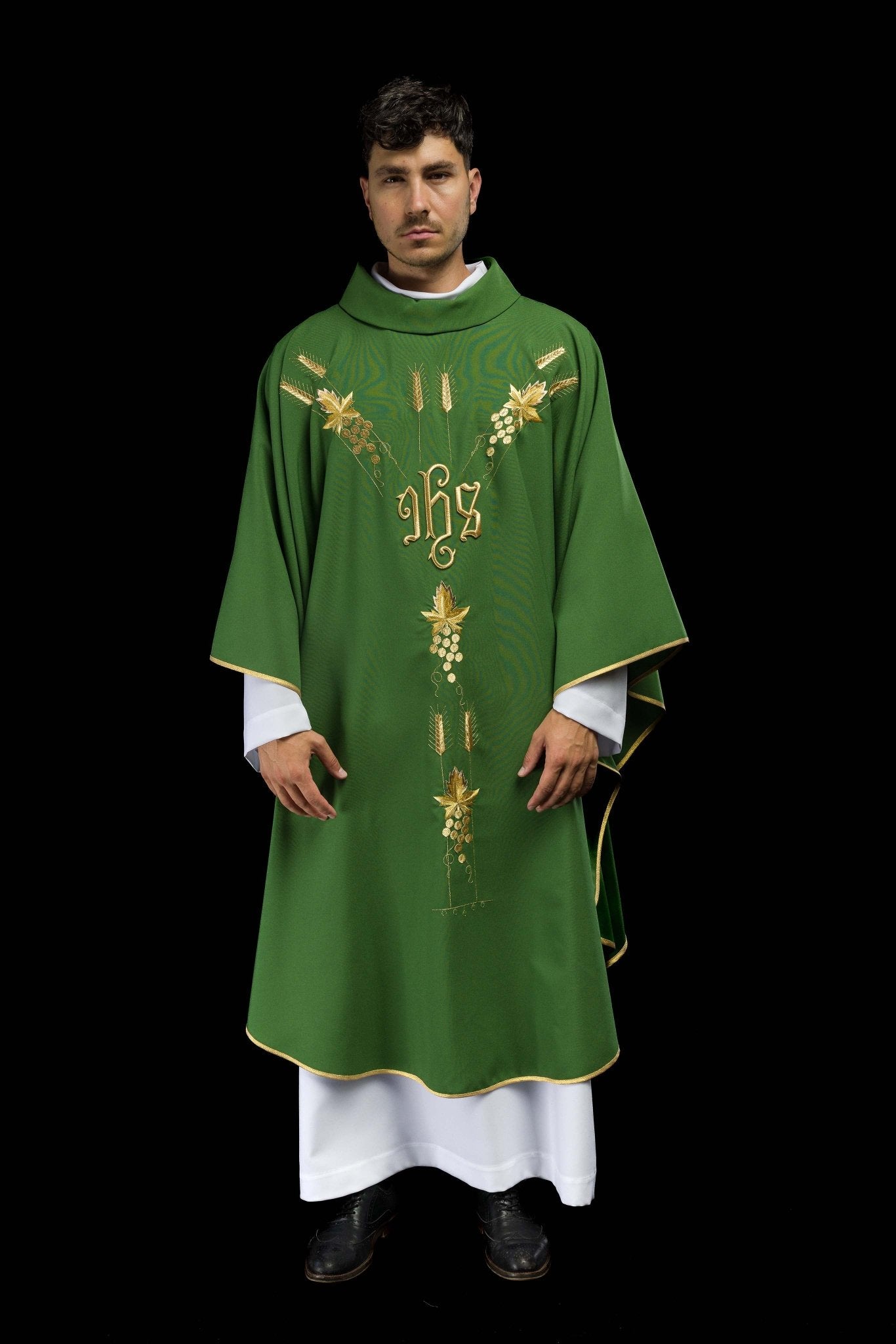 Chasuble embroidered with IHS and grape symbols in green KOR/057/01/01 ZIELONY - CHASUBLES.COM