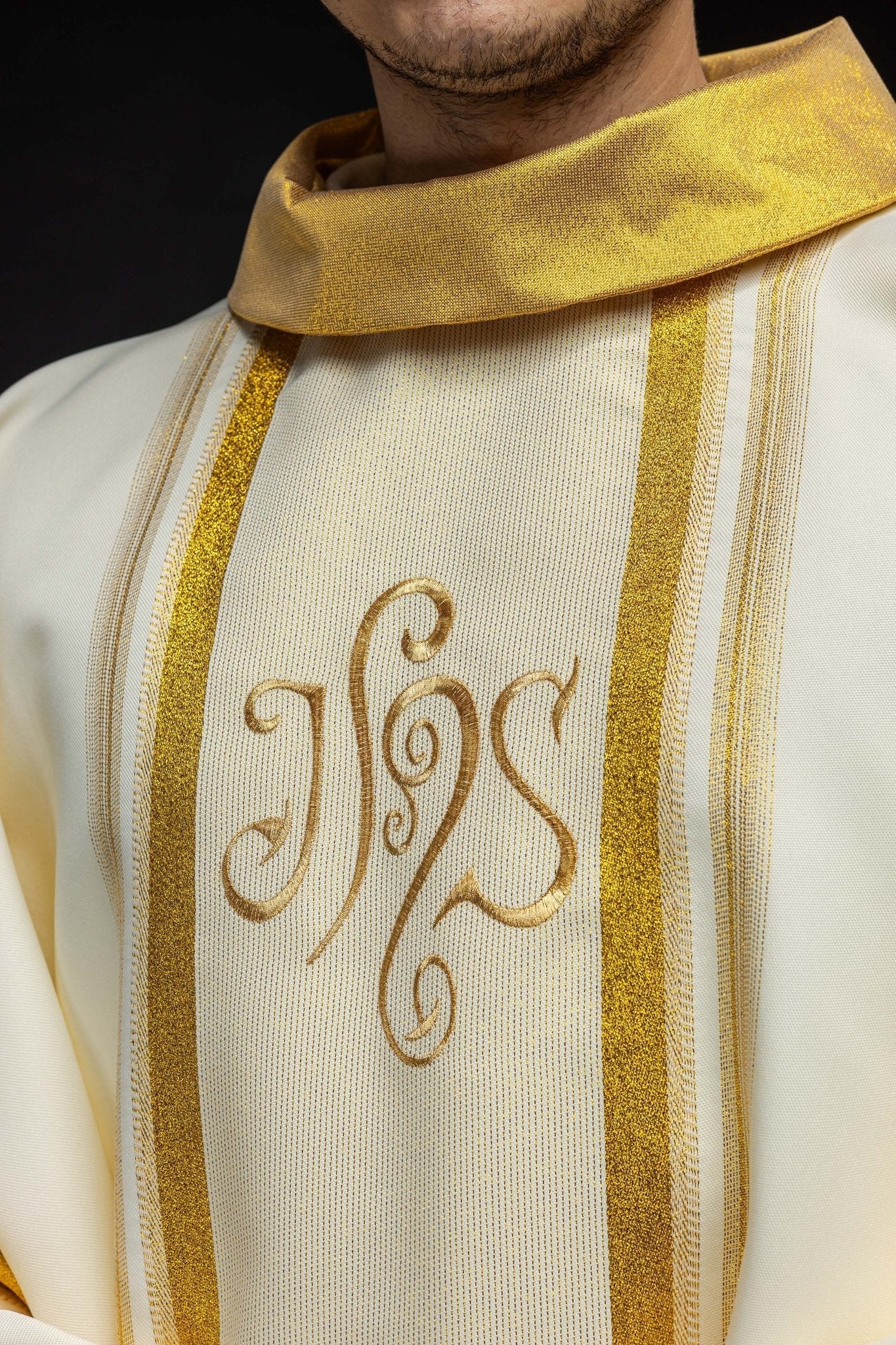 Chasuble embroidered with IHS motif with gilding in ecru KOR/183/05/27 ECRU - HAFTINAUSA.COM