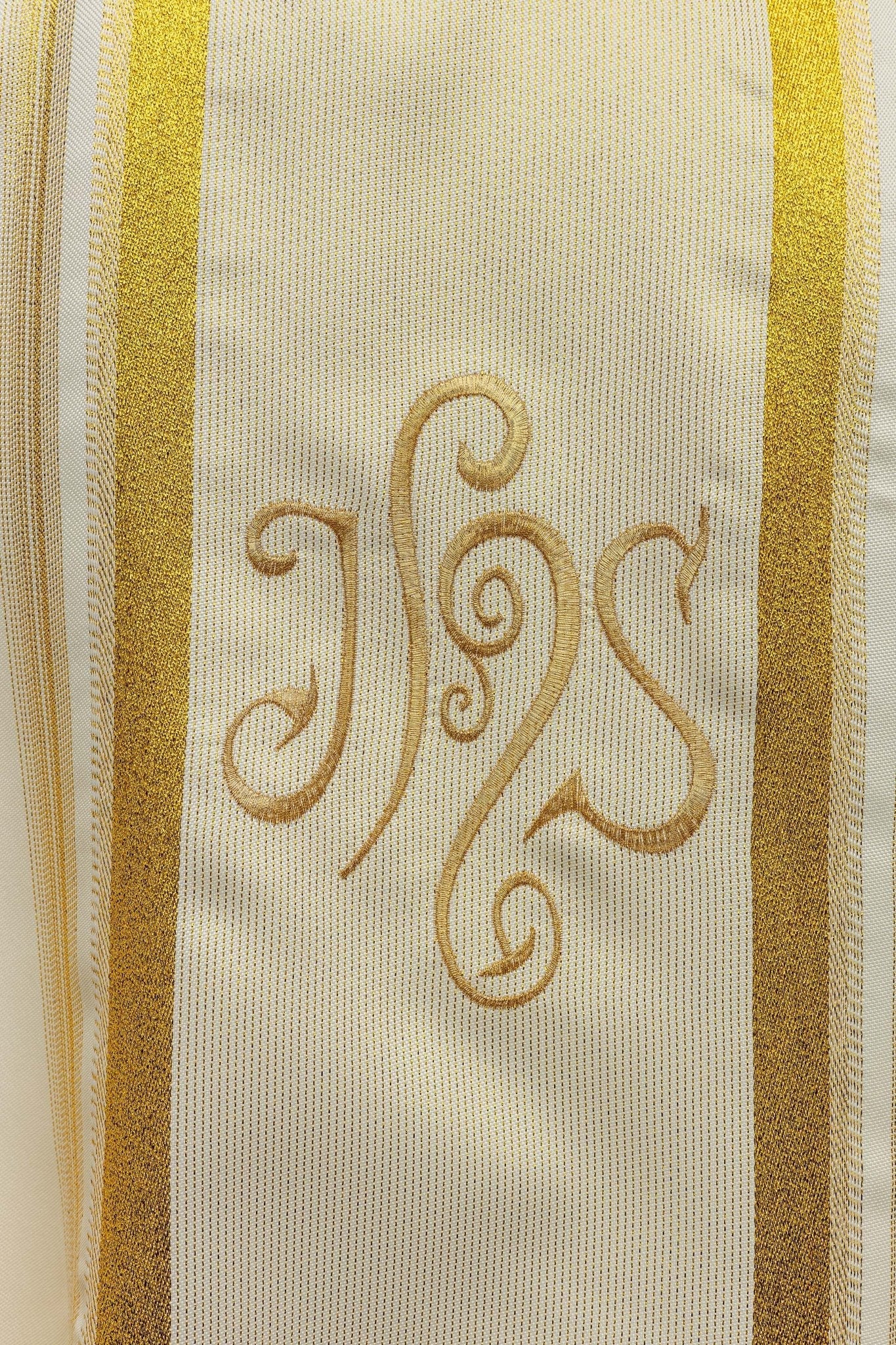 Chasuble embroidered with IHS motif with gilding in ecru KOR/183/05/27 ECRU - HAFTINAUSA.COM